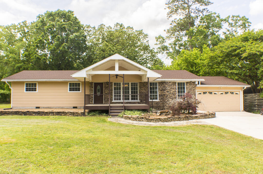 Photo 1 of 28 of 1146 Lakeside Cir house