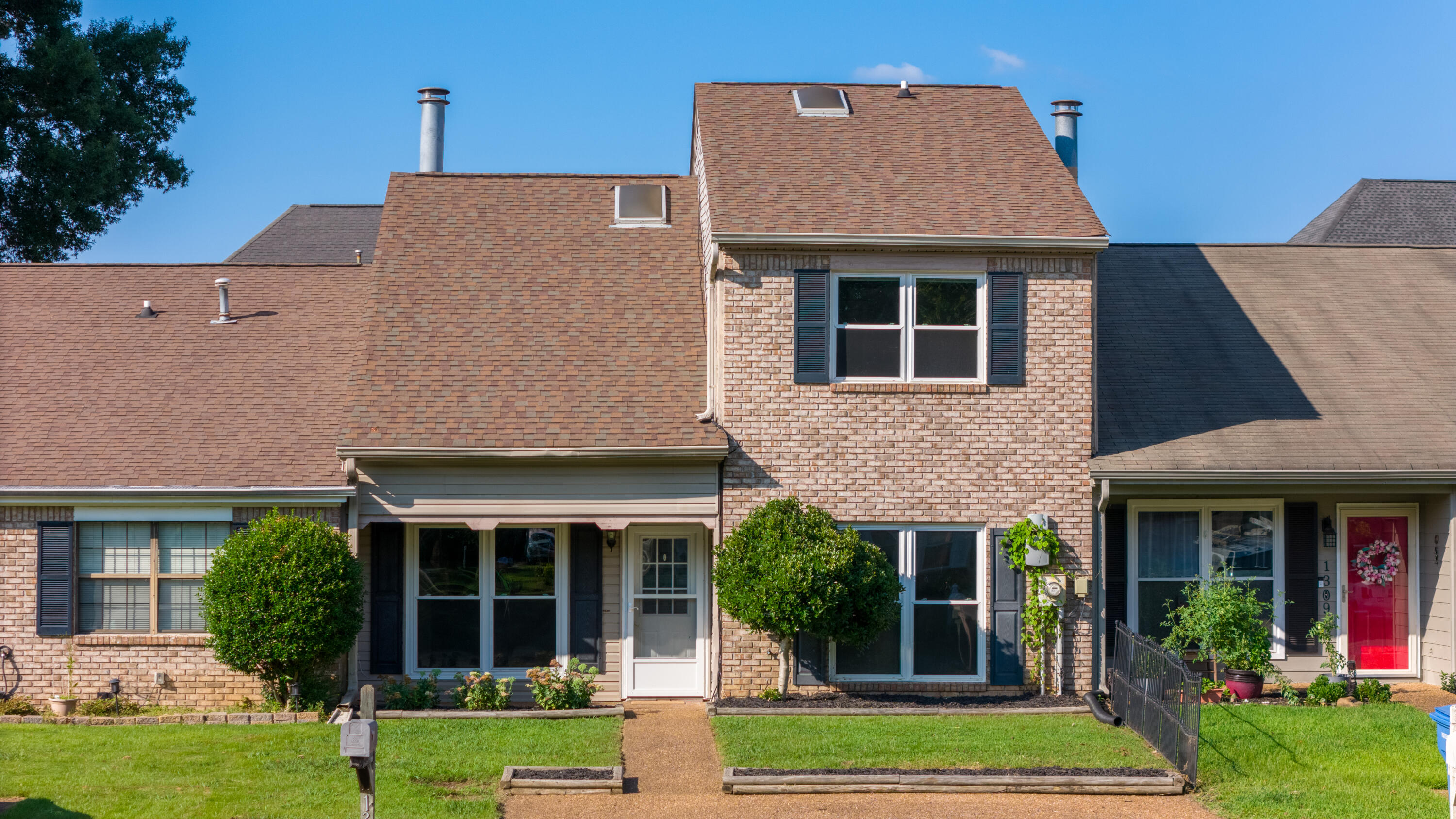 Photo 1 of 26 of 1307 Greenbrook Ln townhome