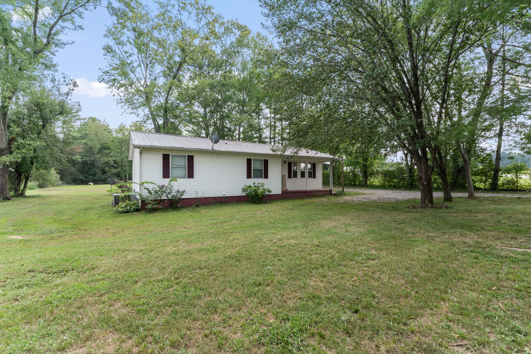 Photo 2 of 23 of 1689 Pleasant Ridge Rd house