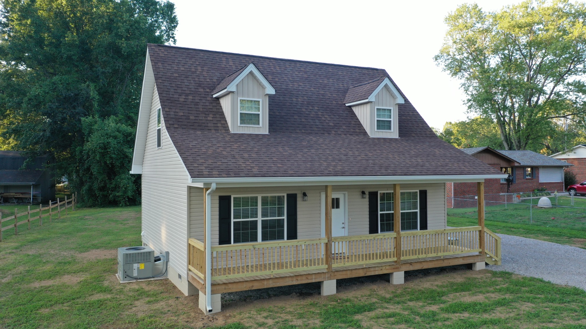 Photo 4 of 21 of 308 Elora Rd house