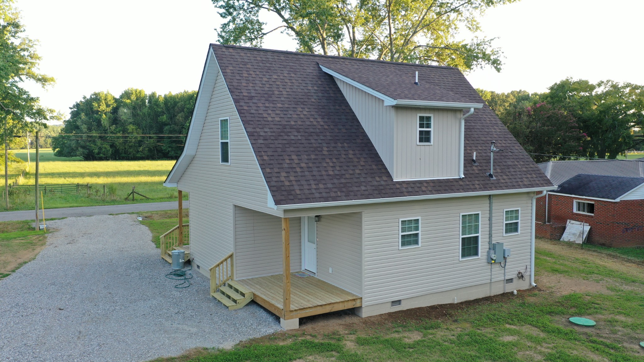 Photo 5 of 21 of 308 Elora Rd house