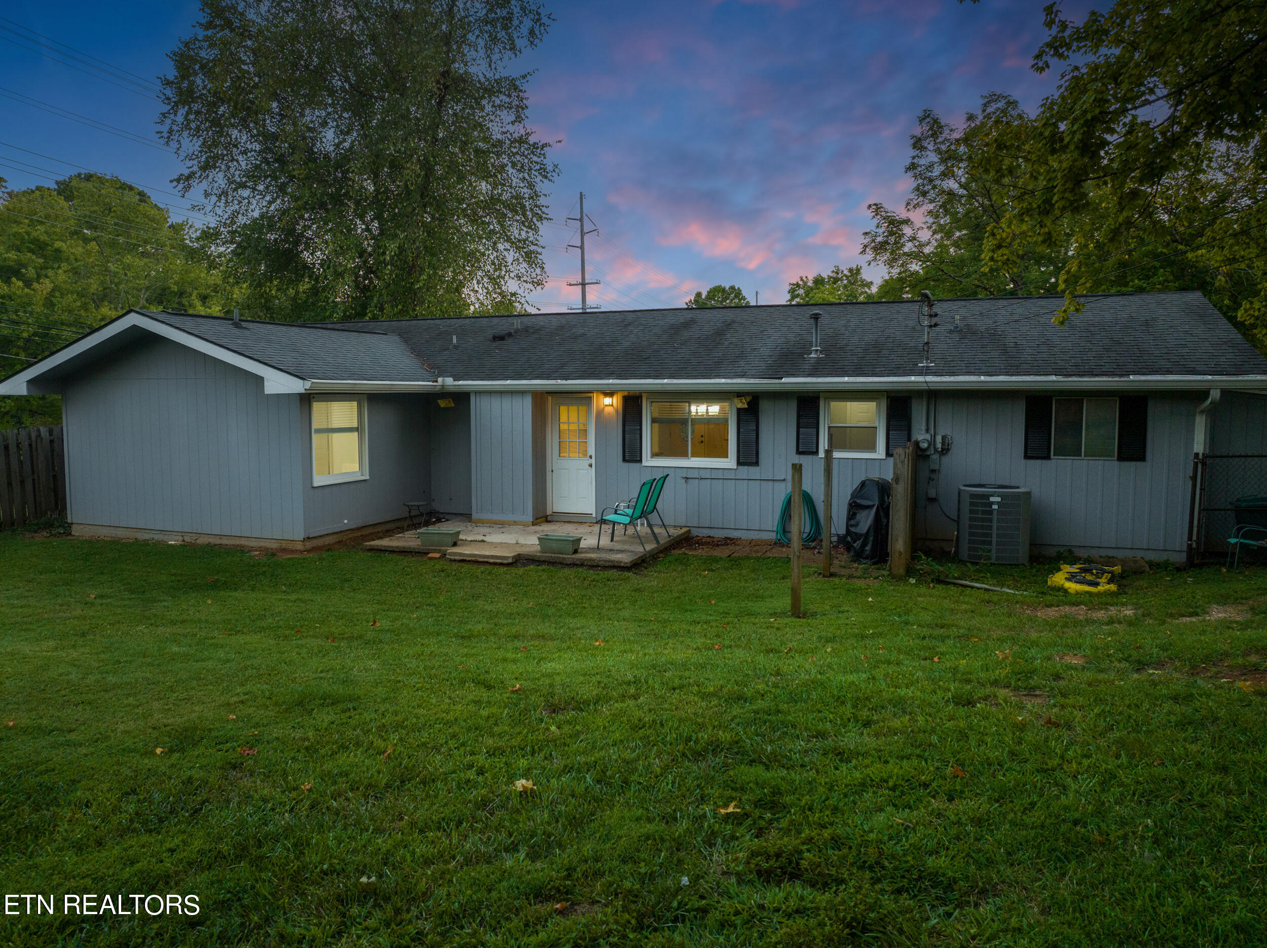 Photo 25 of 26 of 7601 SW Kingsbury Drive house