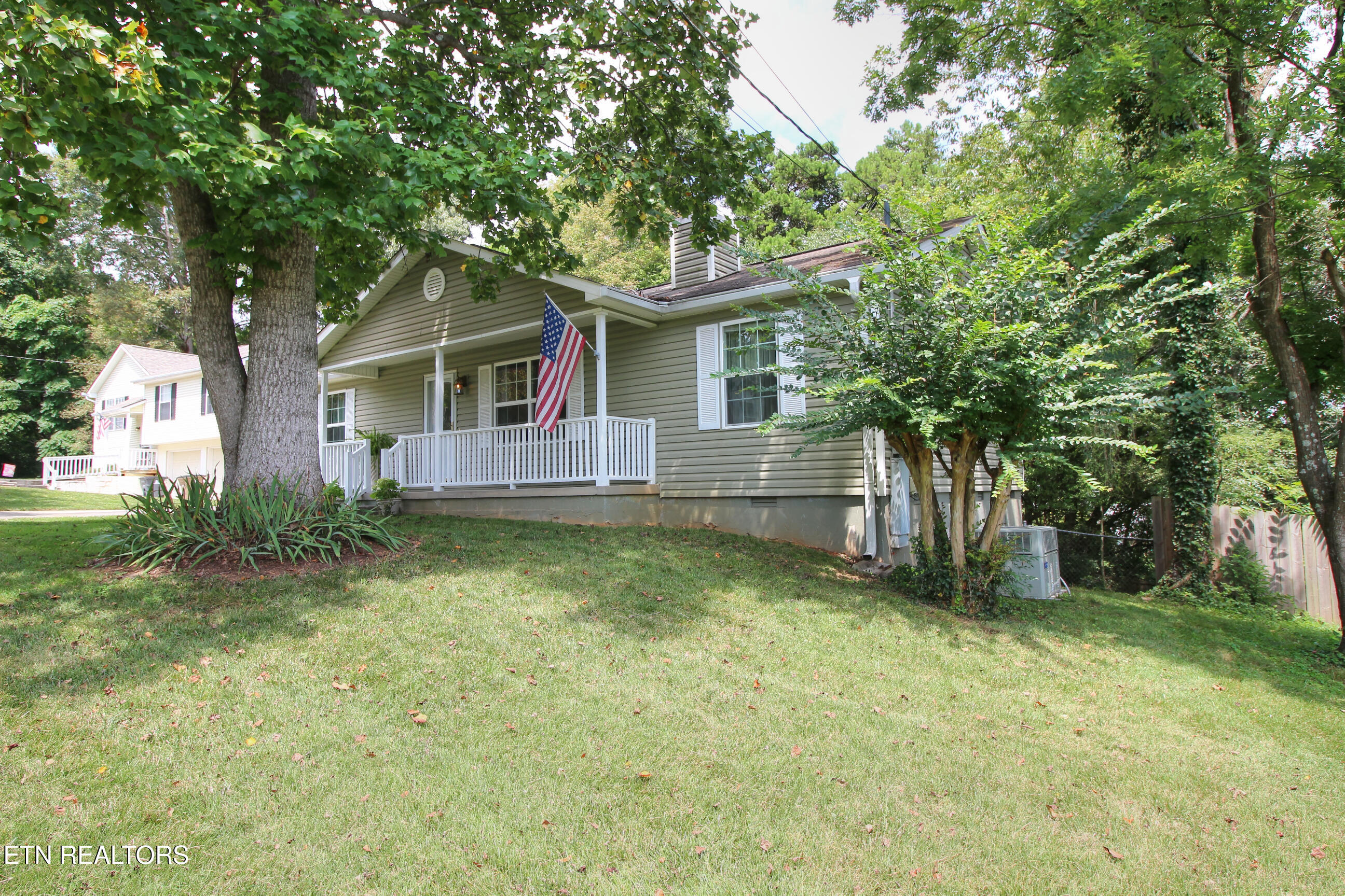 Photo 6 of 34 of 5924 Mondale Rd house