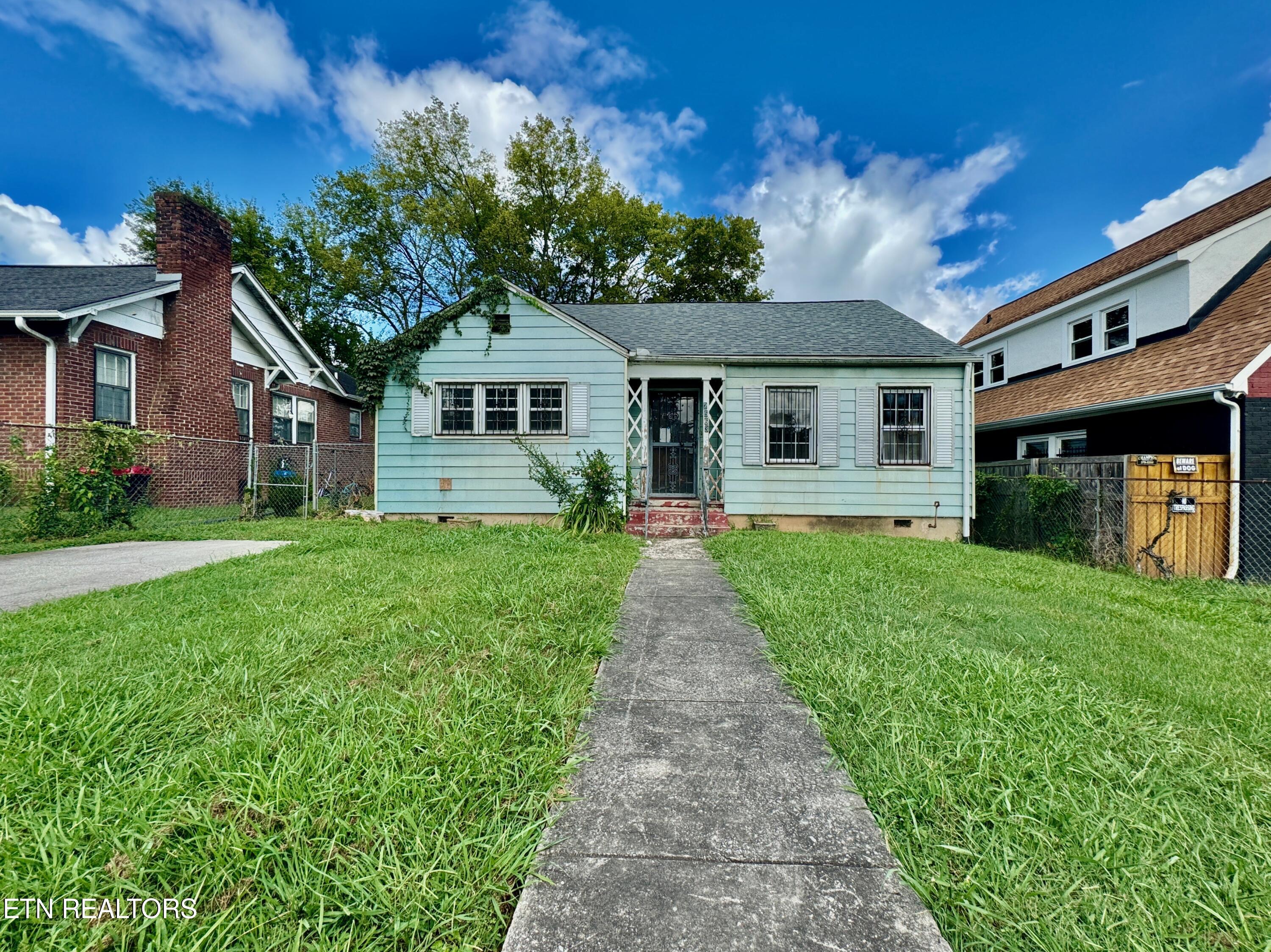 Photo 1 of 21 of 2563 Linden Ave house