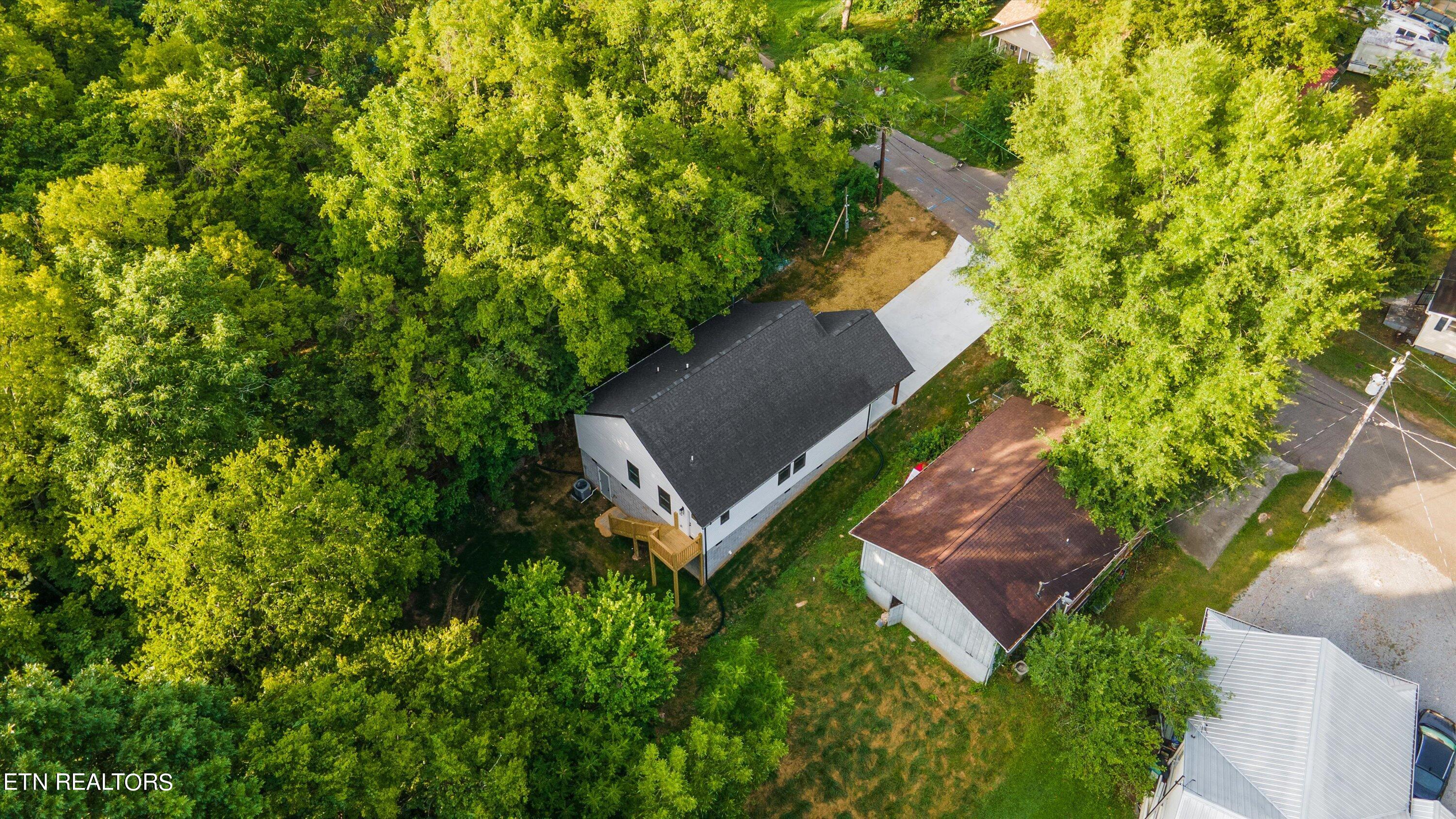 Photo 6 of 41 of 103 Winstead St house