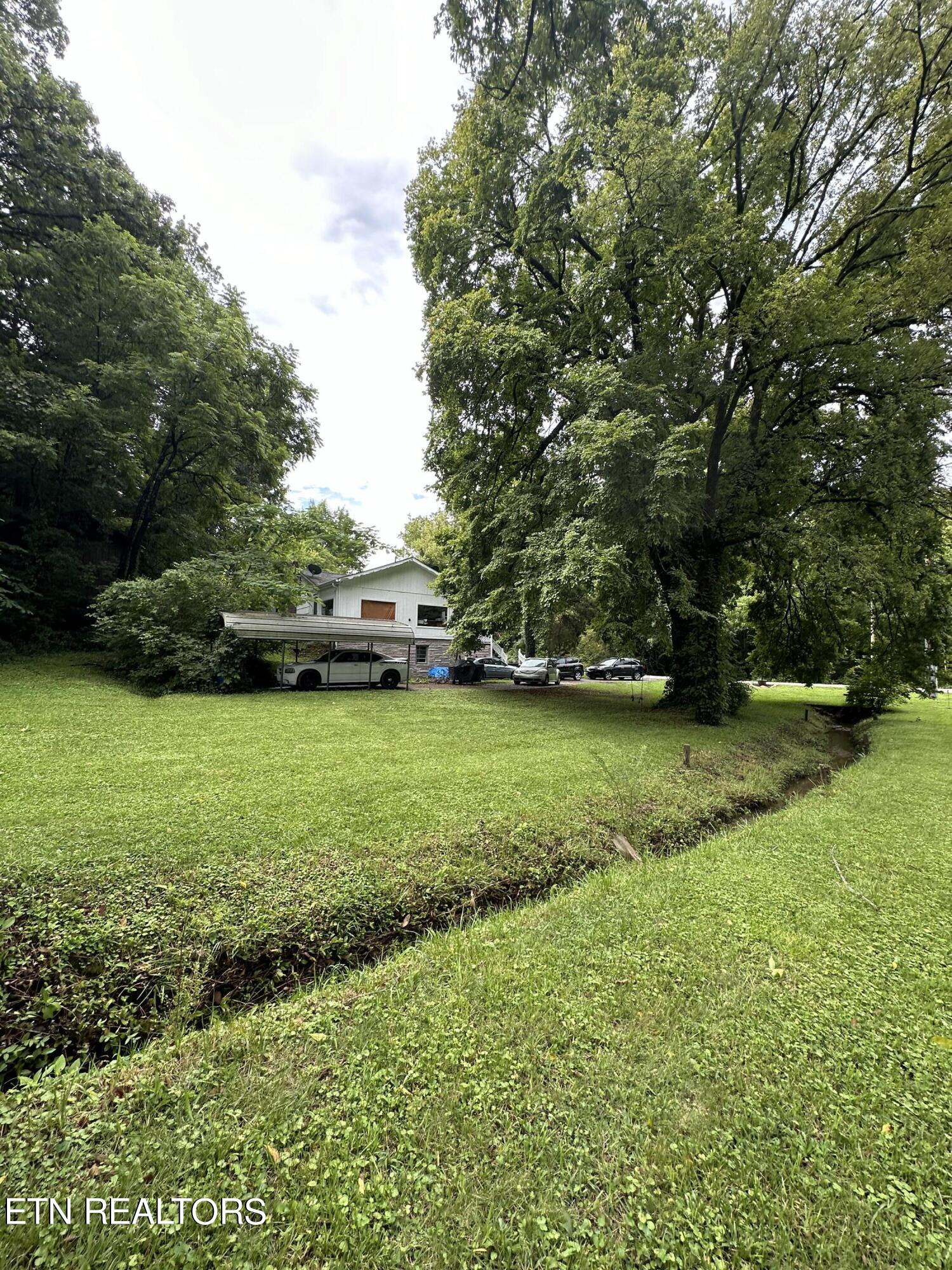 Photo 4 of 15 of 300 Stone Rd house