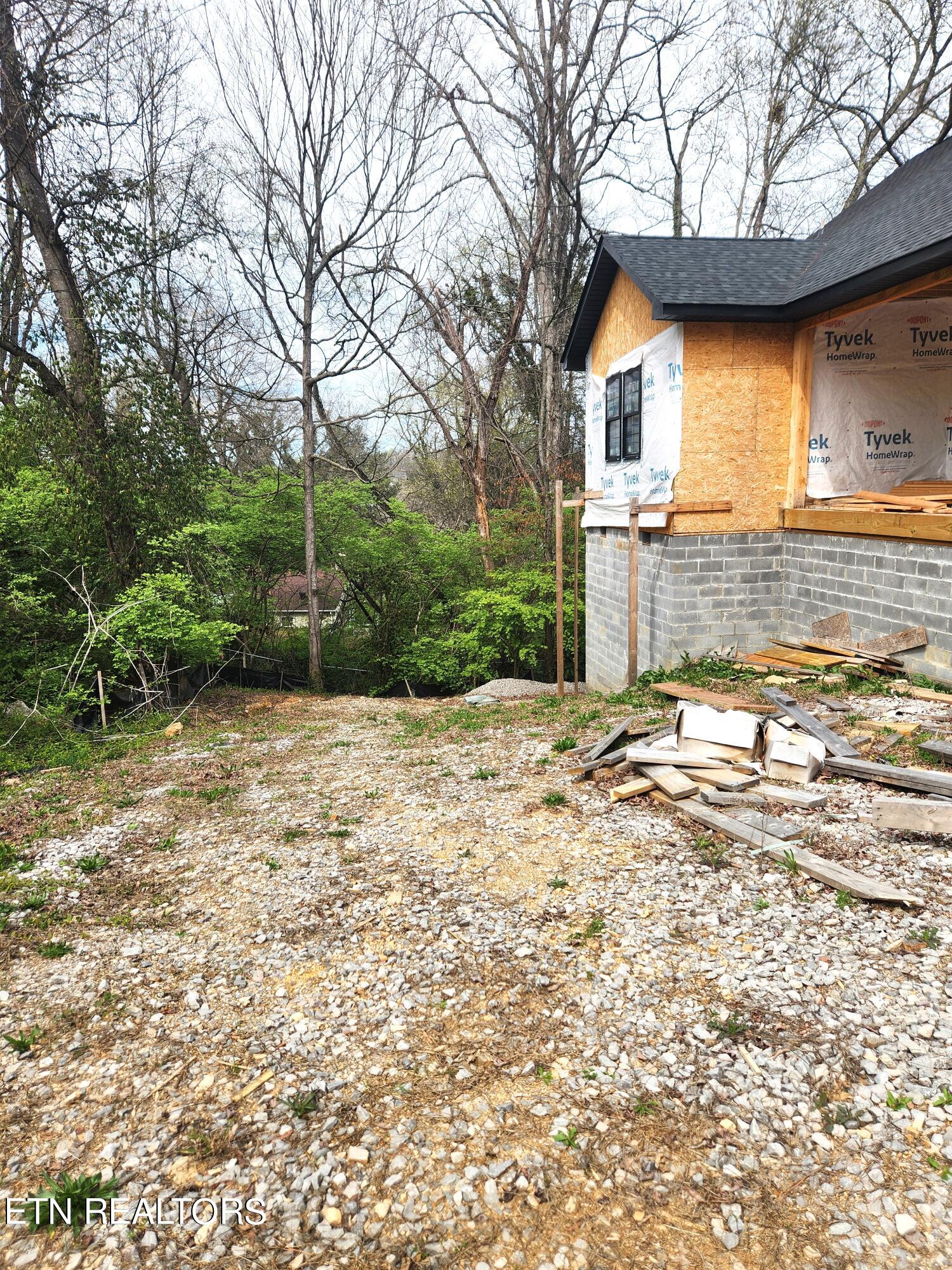 Photo 12 of 12 of 909 S Chilhowee Drive house