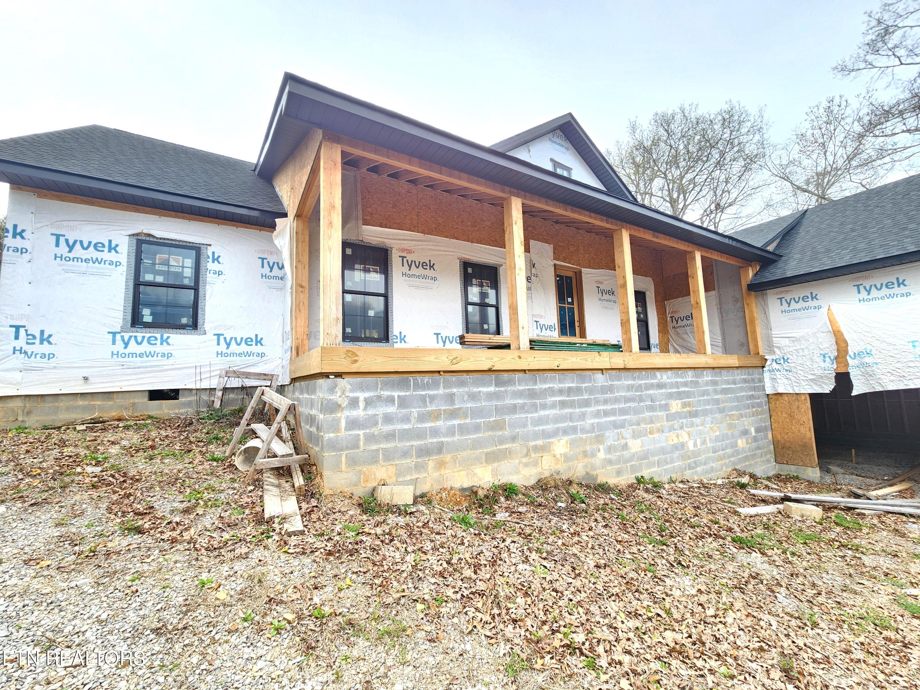 Photo 5 of 12 of 909 S Chilhowee Drive house