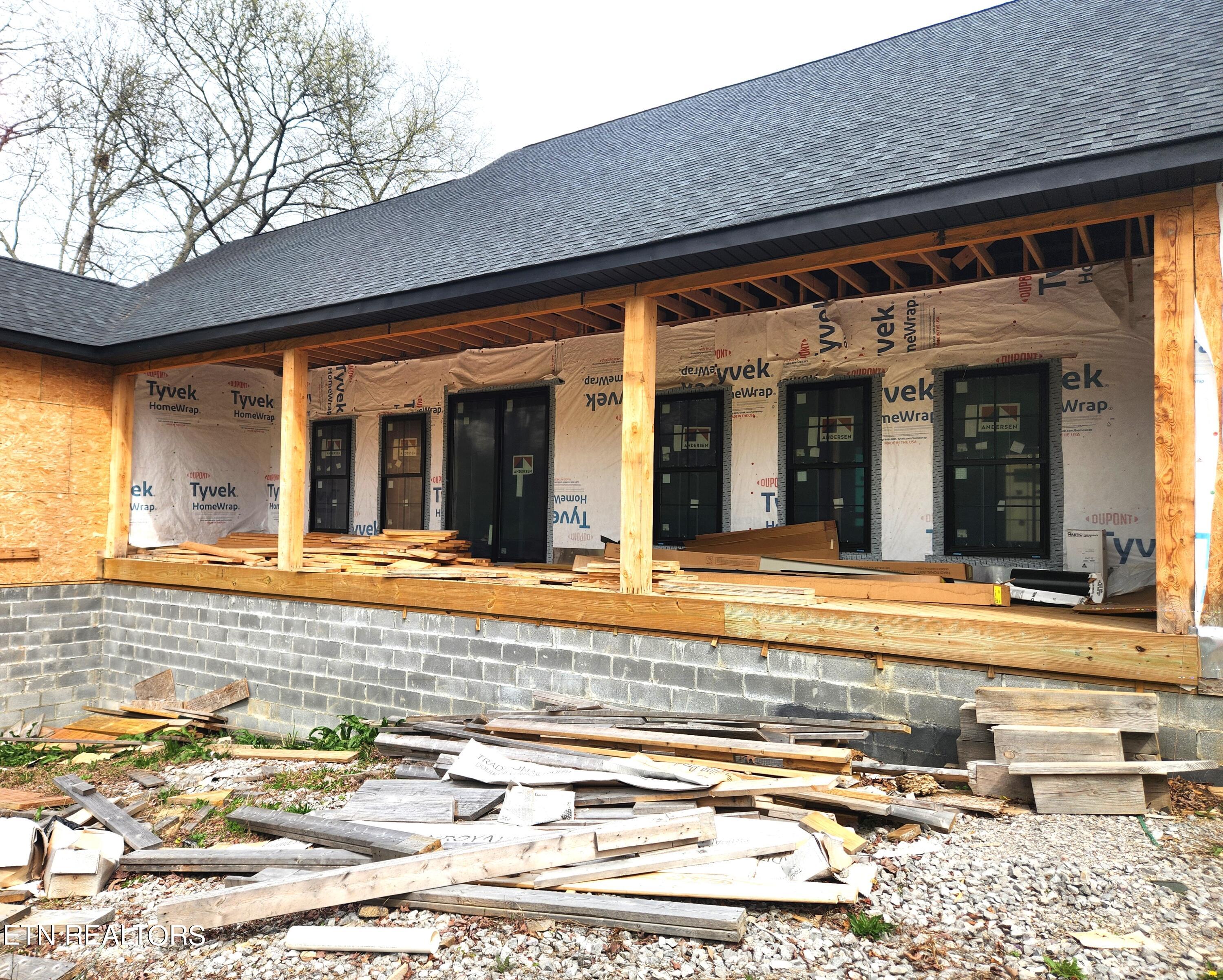 Photo 8 of 12 of 909 S Chilhowee Drive house