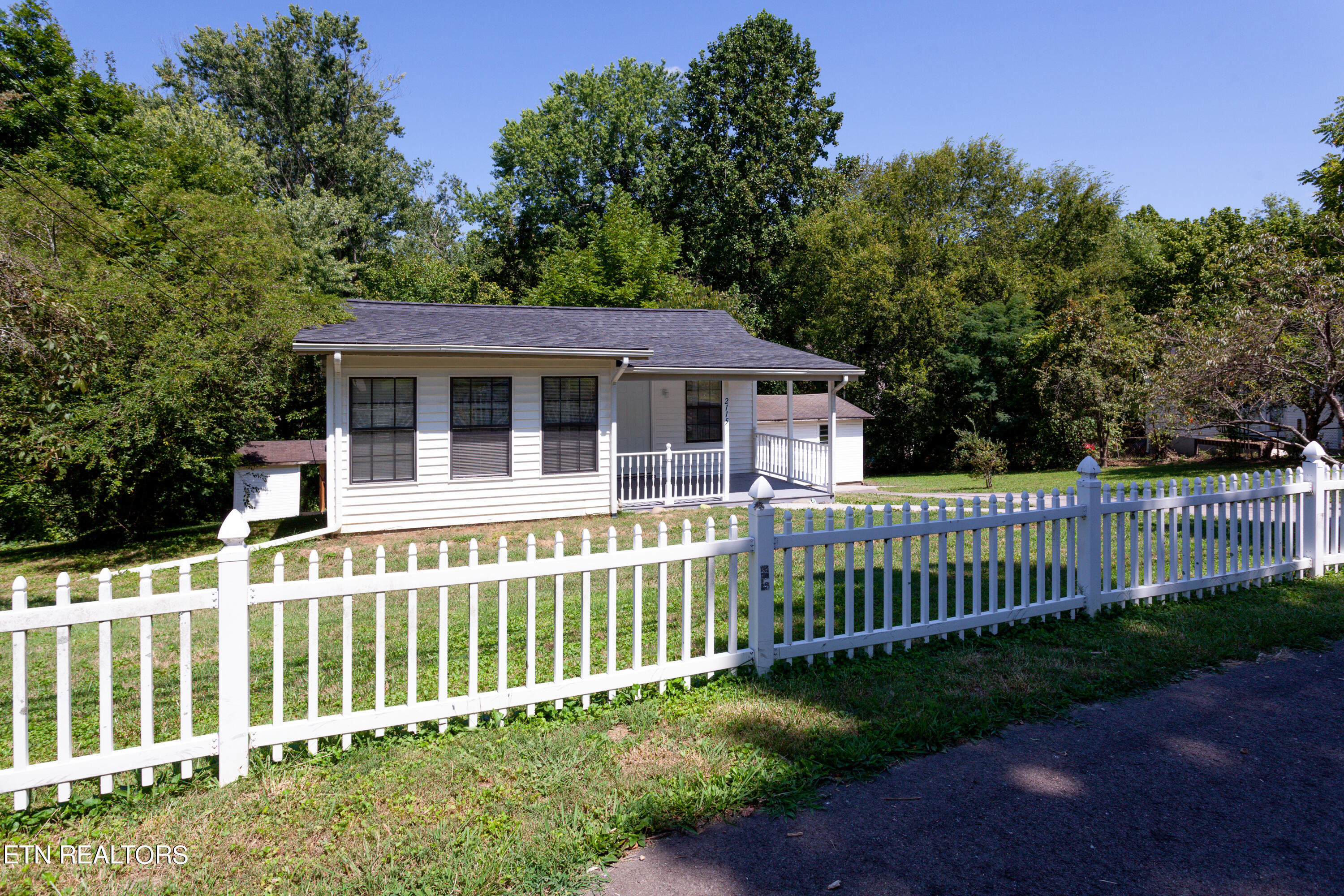 Photo 5 of 39 of 2115 Aster Rd house