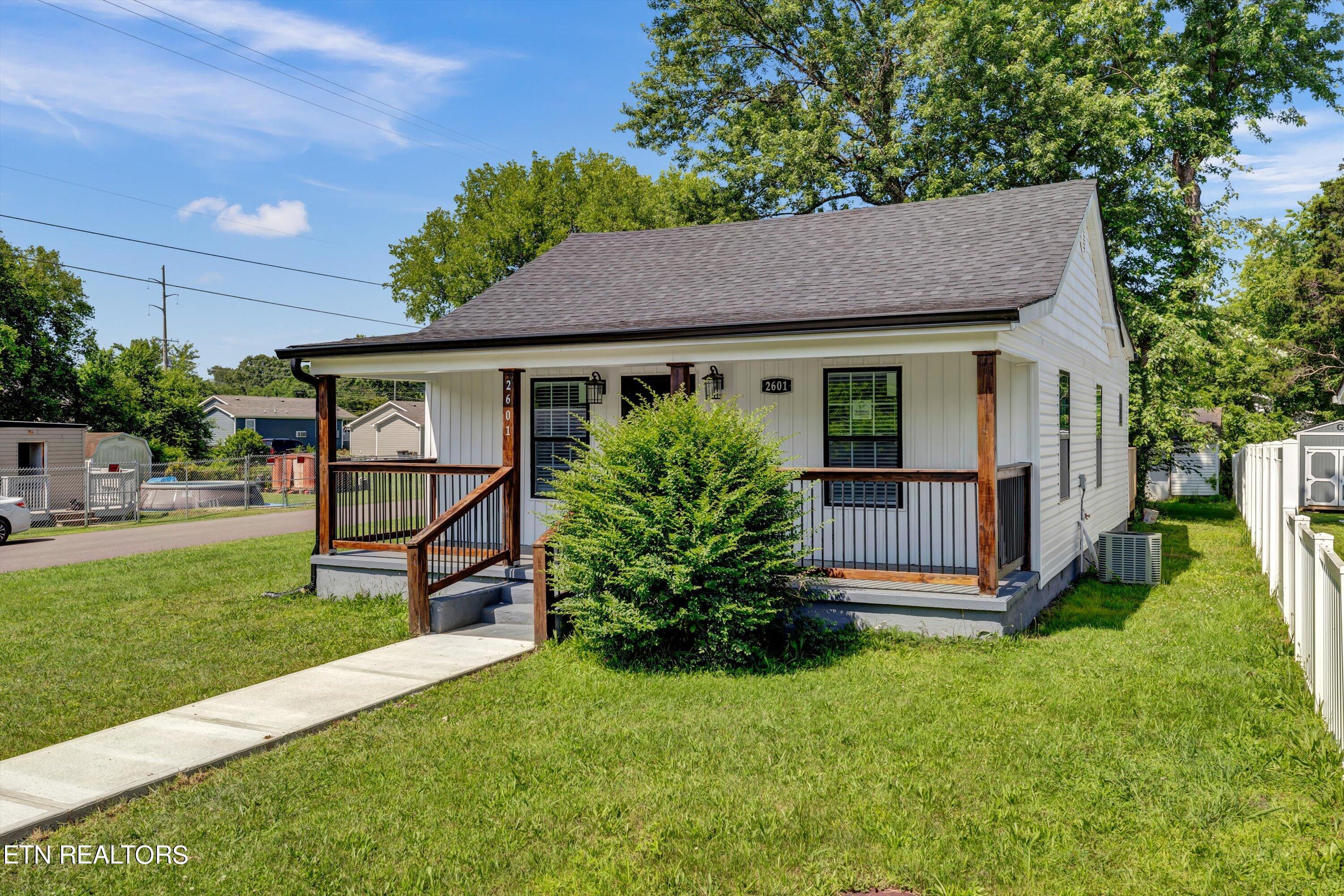 Photo 2 of 20 of 2601 Chillicothe St house