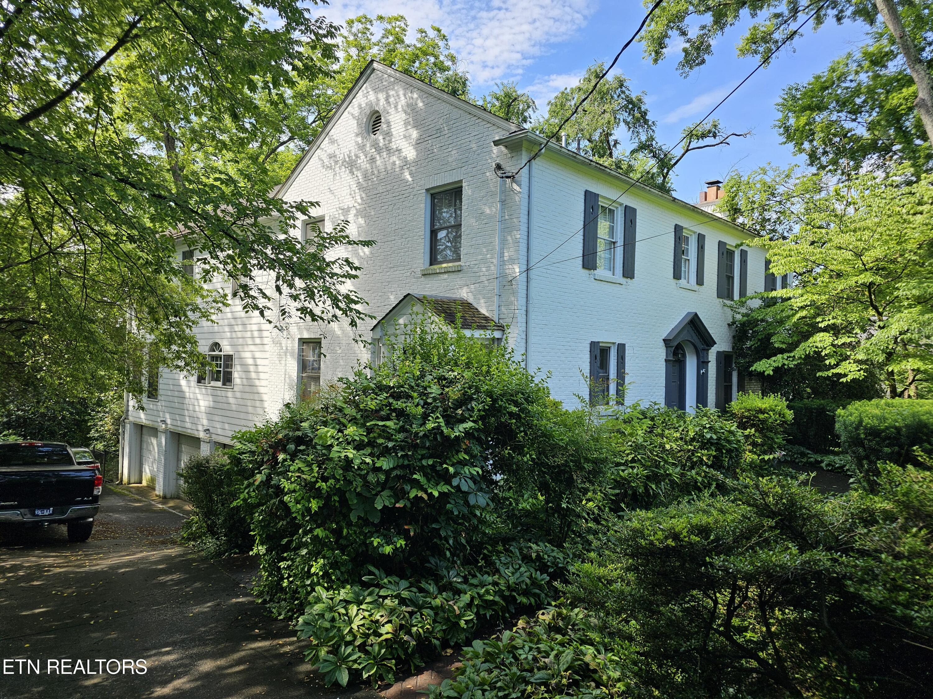 Photo 2 of 18 of 942 Scenic Drive house