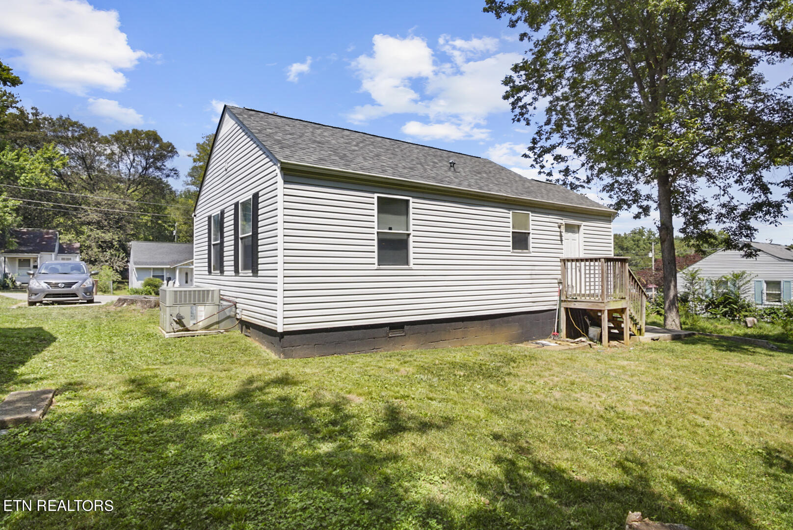 Photo 6 of 17 of 2016 Seminole Ave house