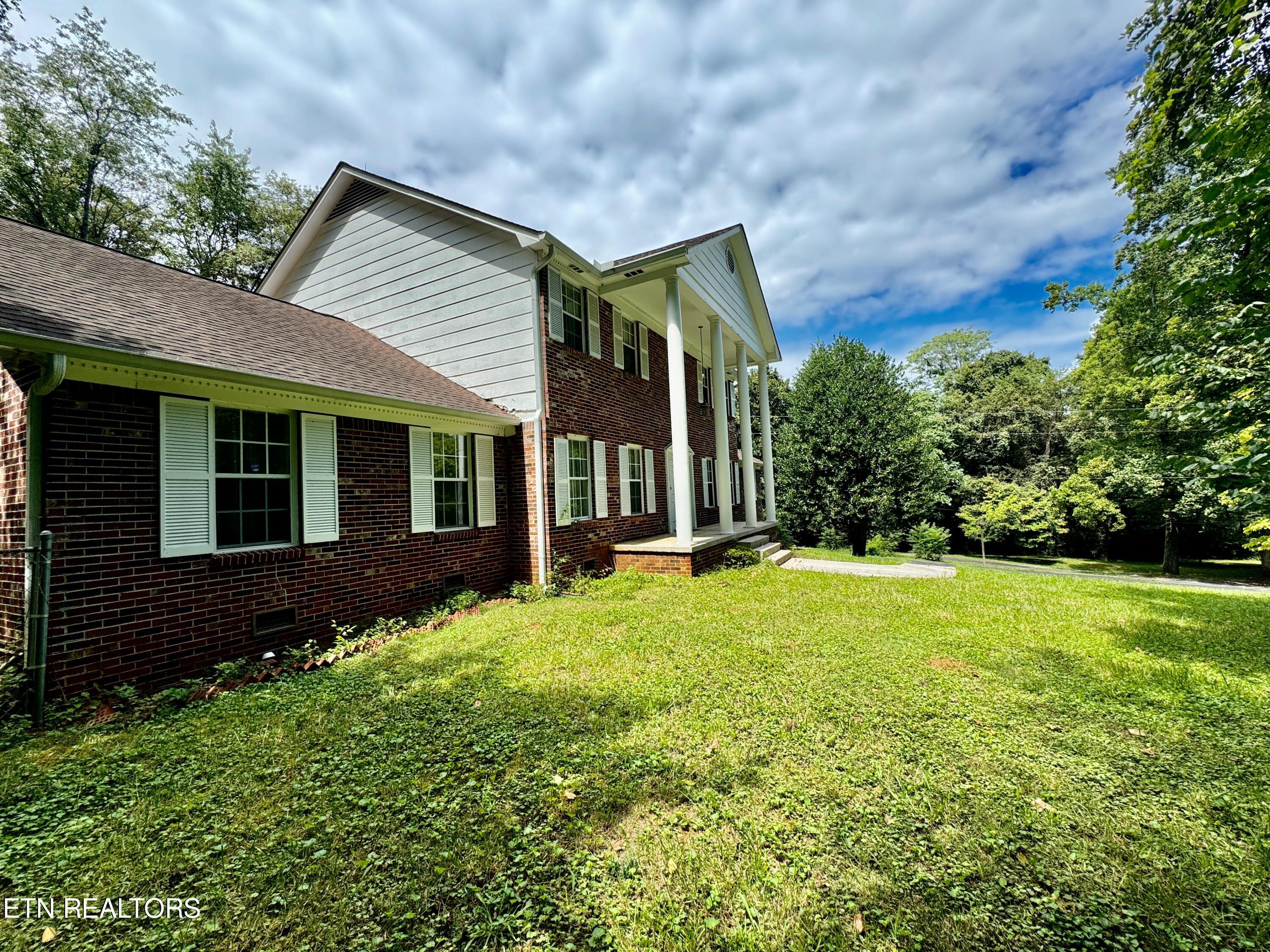 Photo 3 of 49 of 317 S David Lane house