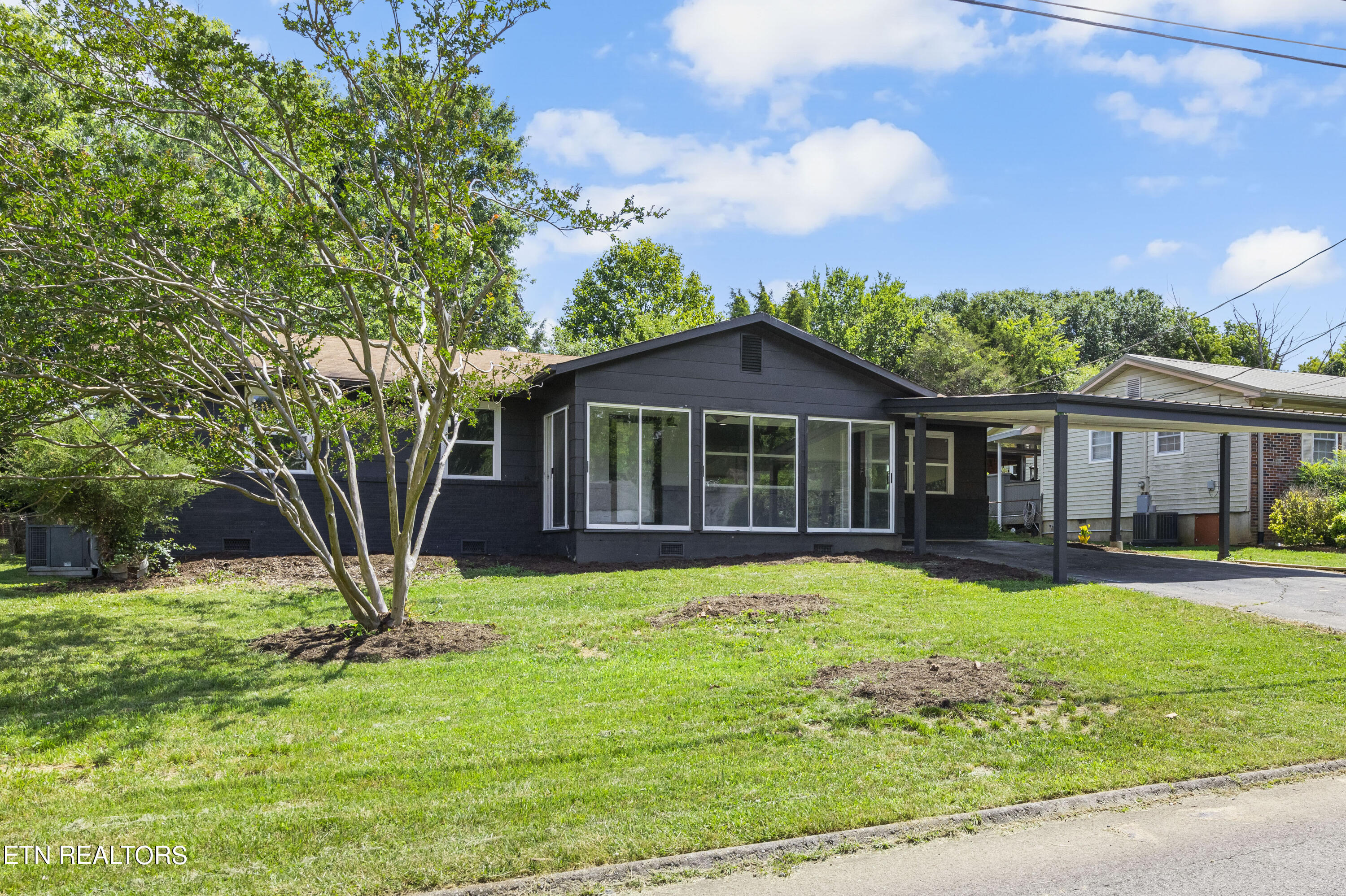 Photo 4 of 26 of 7228 Elmbrook Lane house