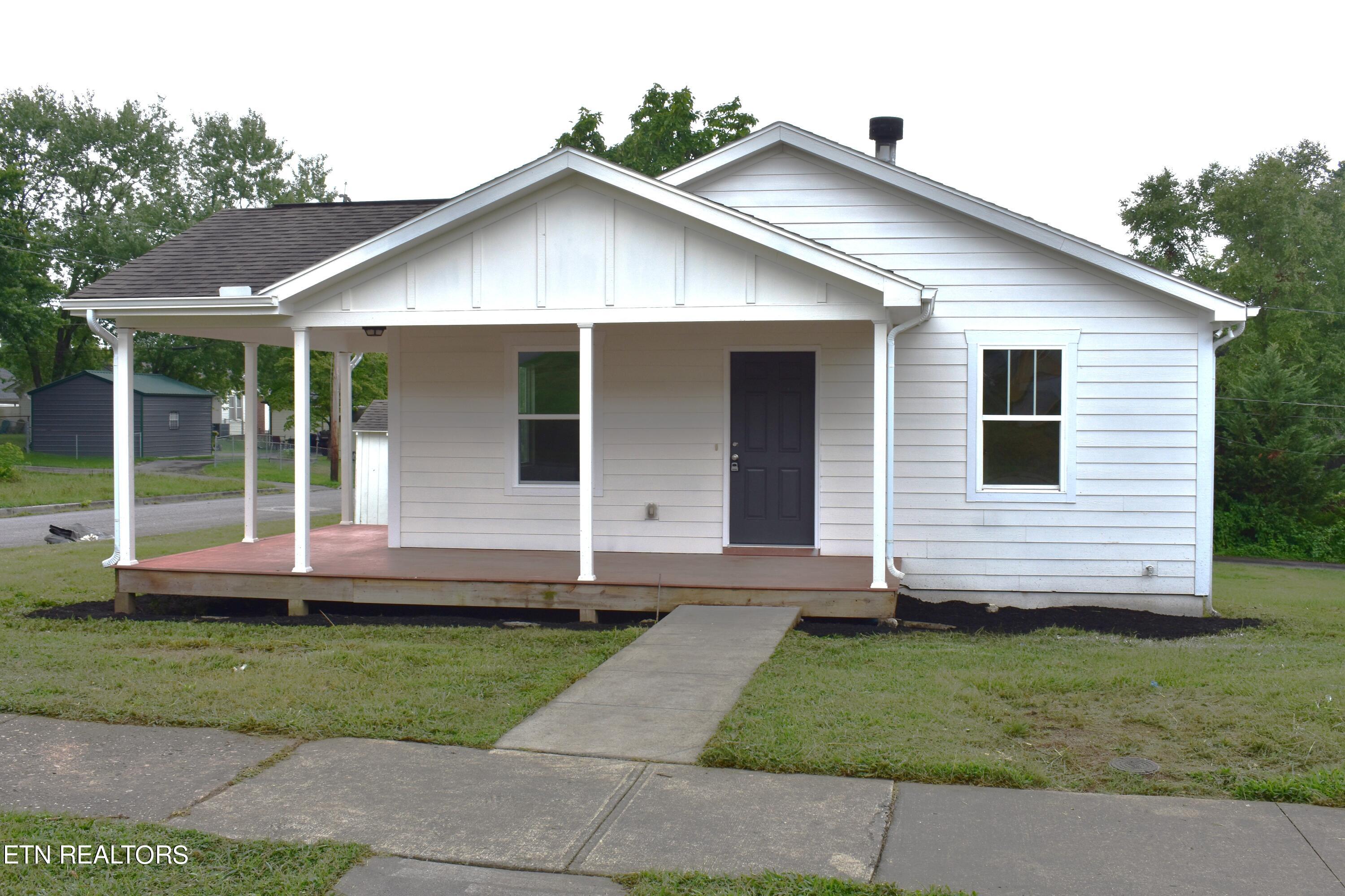 Photo 1 of 20 of 2346 E Glenwood Ave house