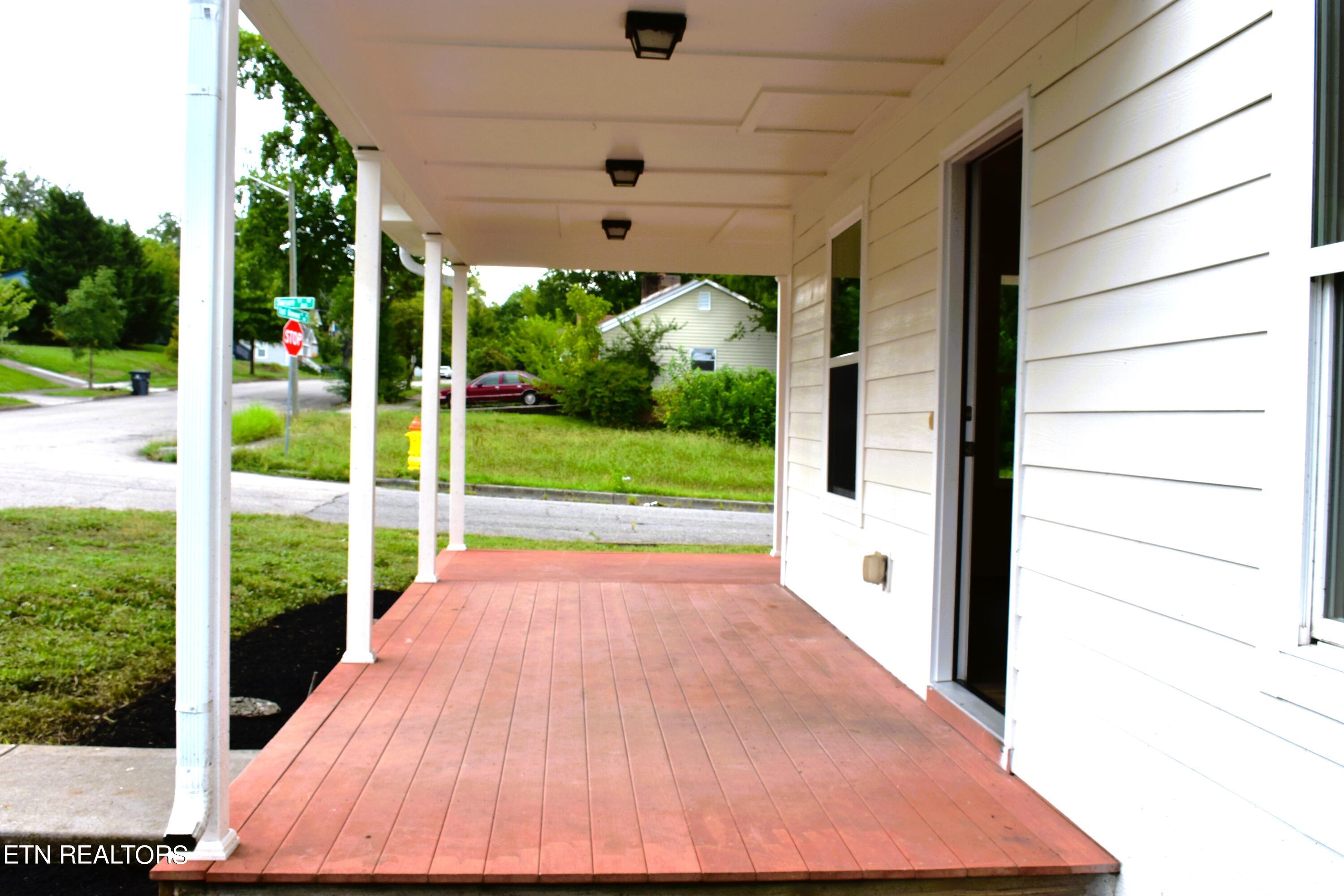 Photo 5 of 20 of 2346 E Glenwood Ave house