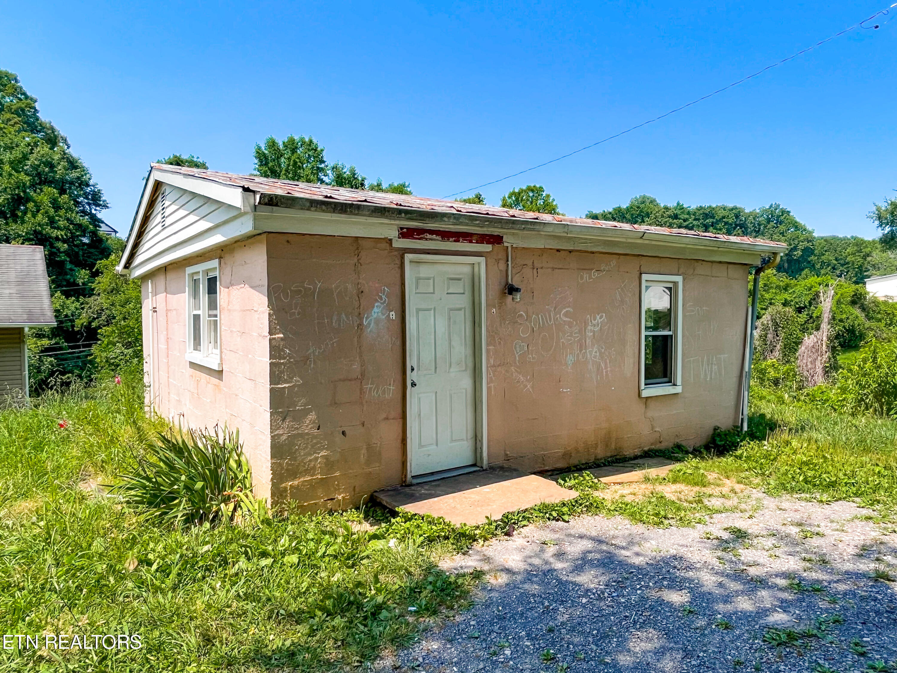 Photo 16 of 19 of 4200 Edington Rd house