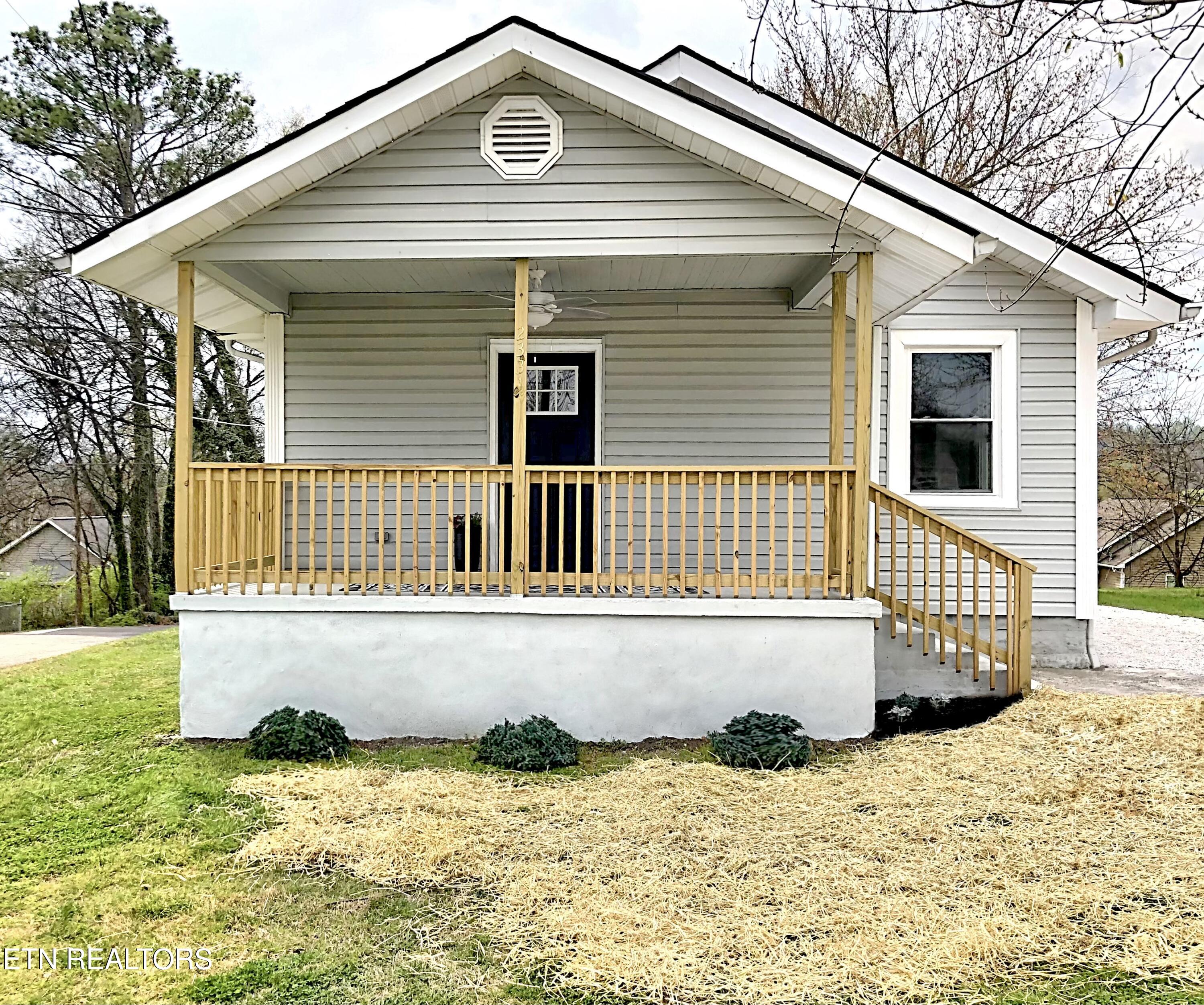 Photo 2 of 17 of 2331 Bradford St house