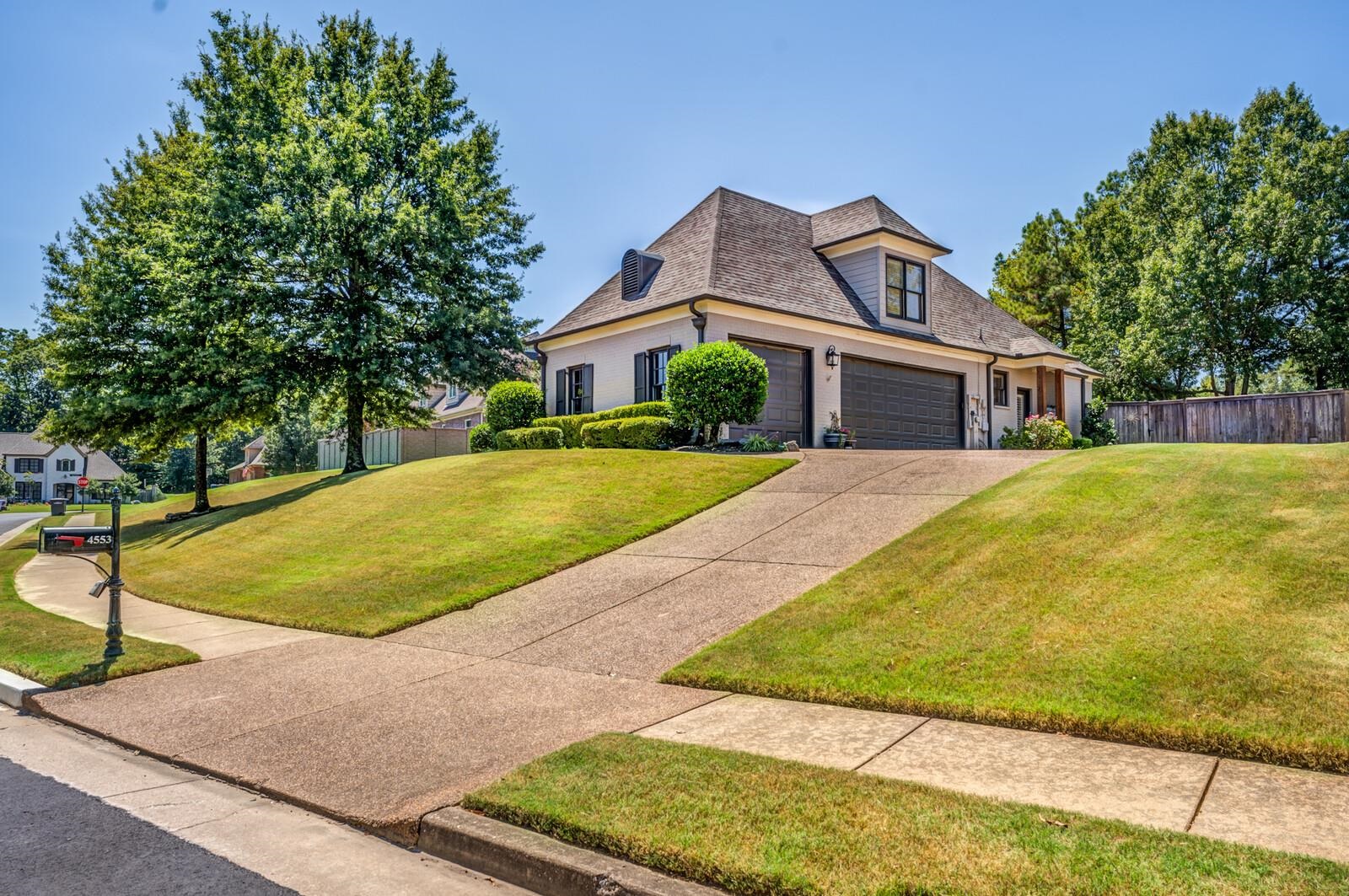 Photo 2 of 40 of 4553 MITCHWOOD OAK DR house