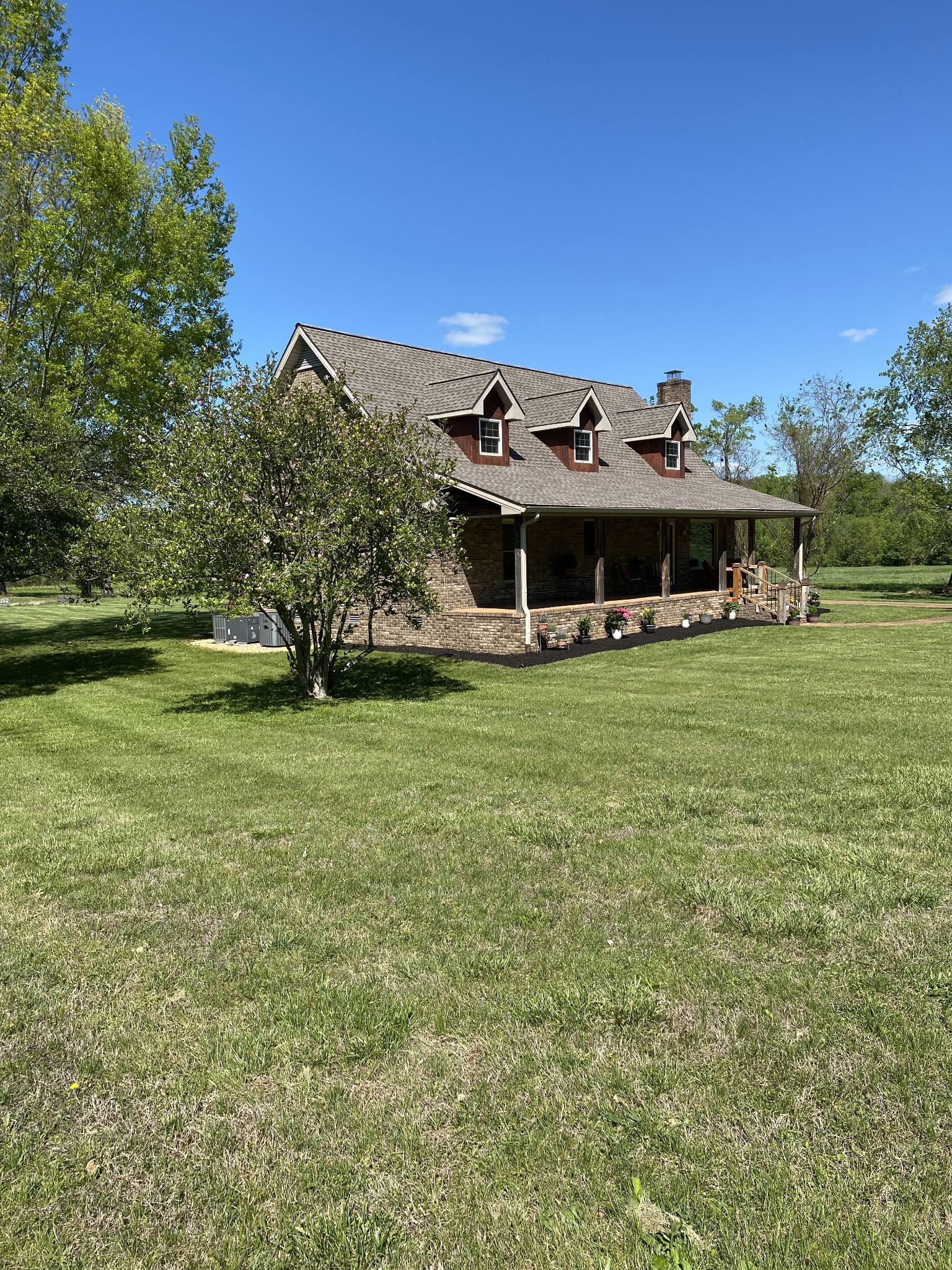 Photo 13 of 41 of 3207 Bluebird Rd house