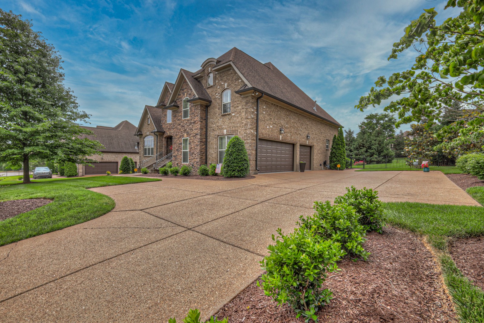 Photo 5 of 54 of 142 Waters Hill Cir house