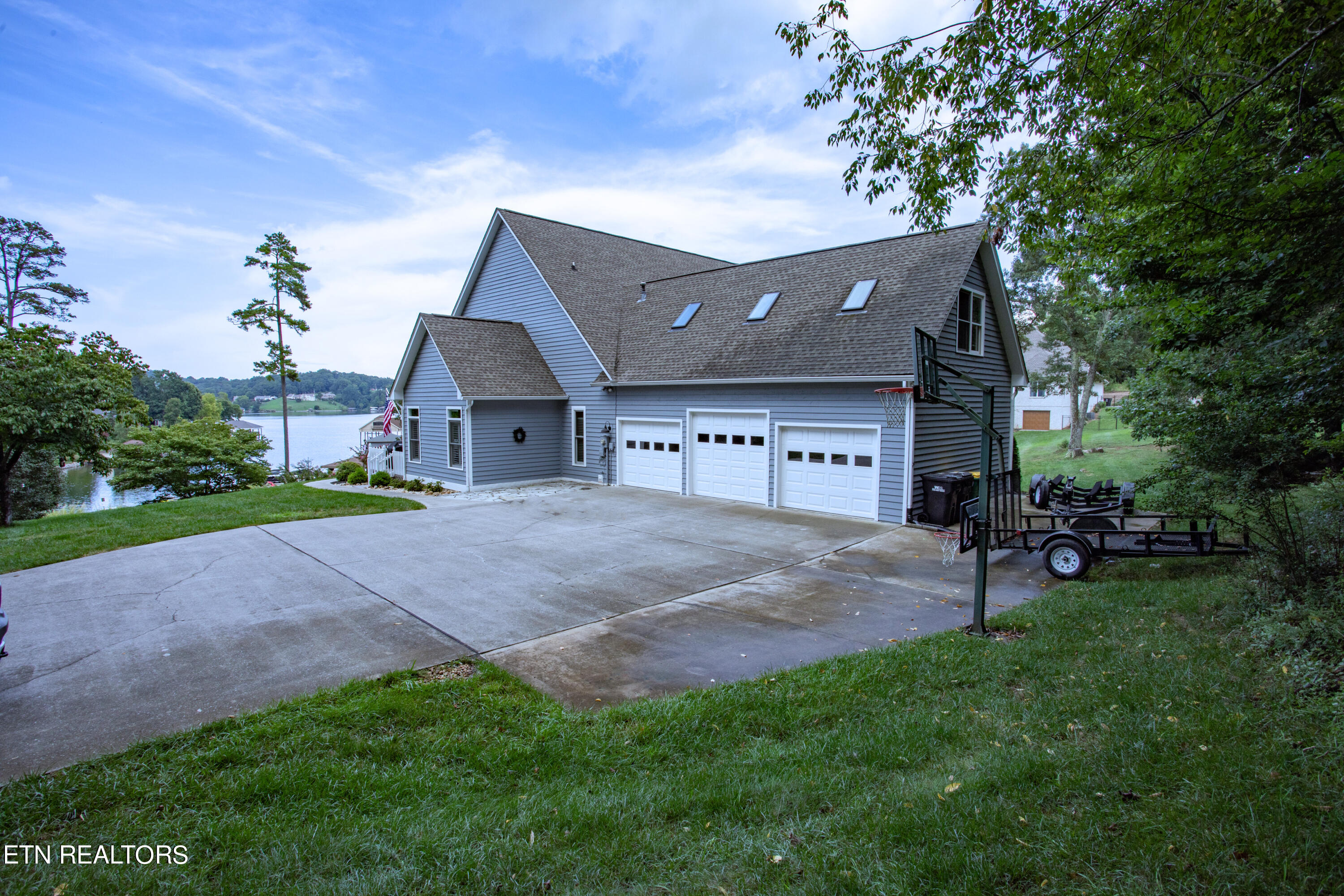 Photo 55 of 58 of 208 Lake Crest Drive house