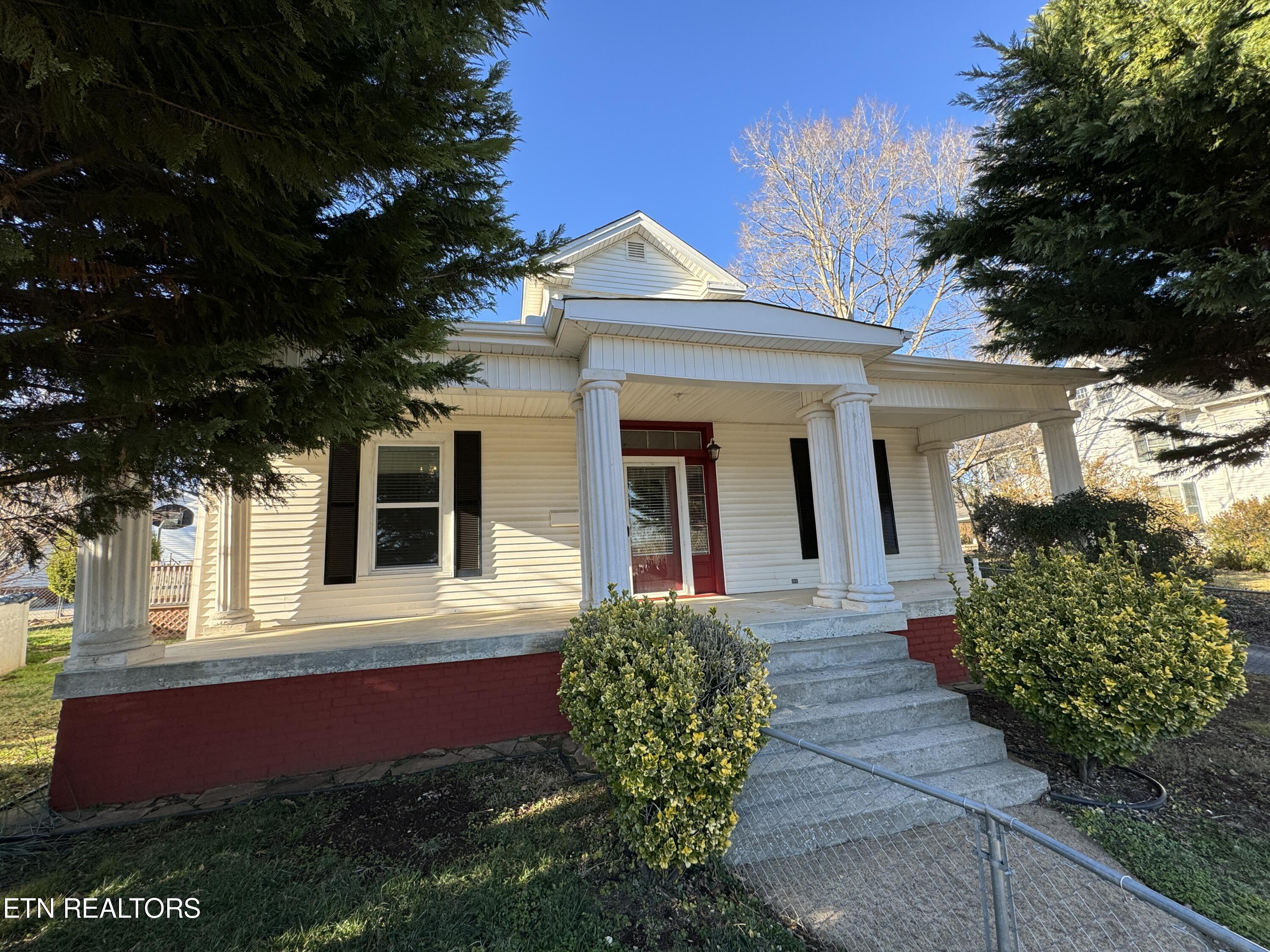 Photo 1 of 38 of 616 Mulberry St house