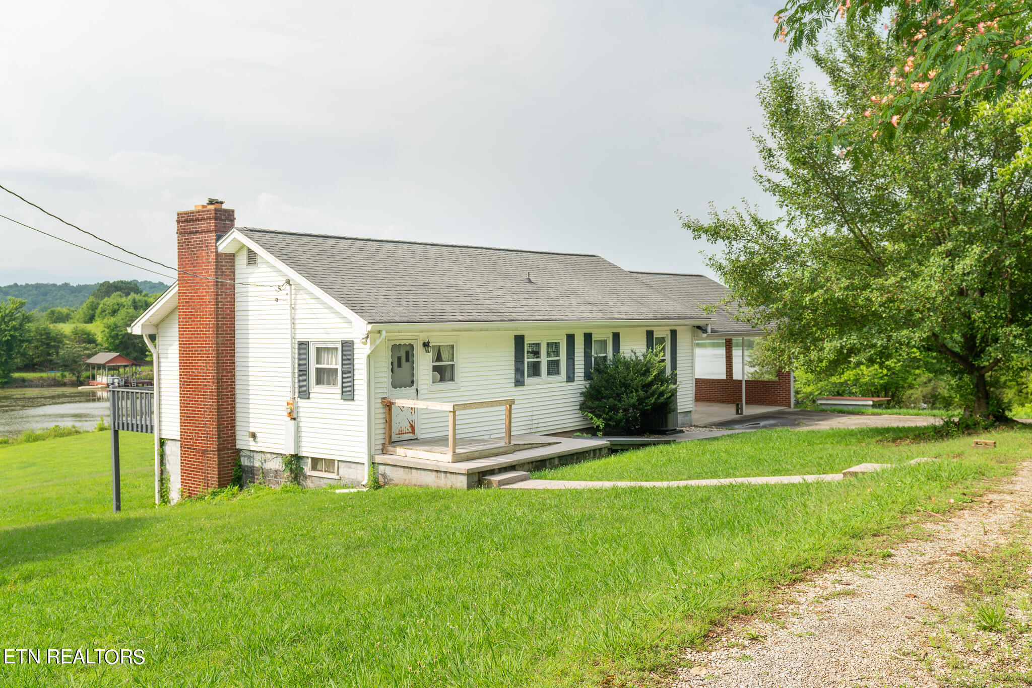 Photo 9 of 30 of 3021 Louisville Rd house