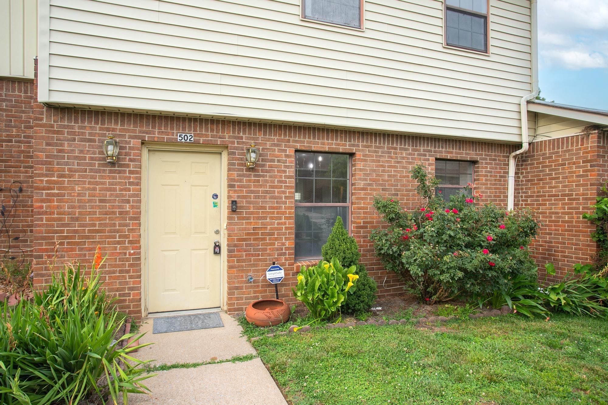 Photo 12 of 50 of 502 Colony Trace Ct townhome