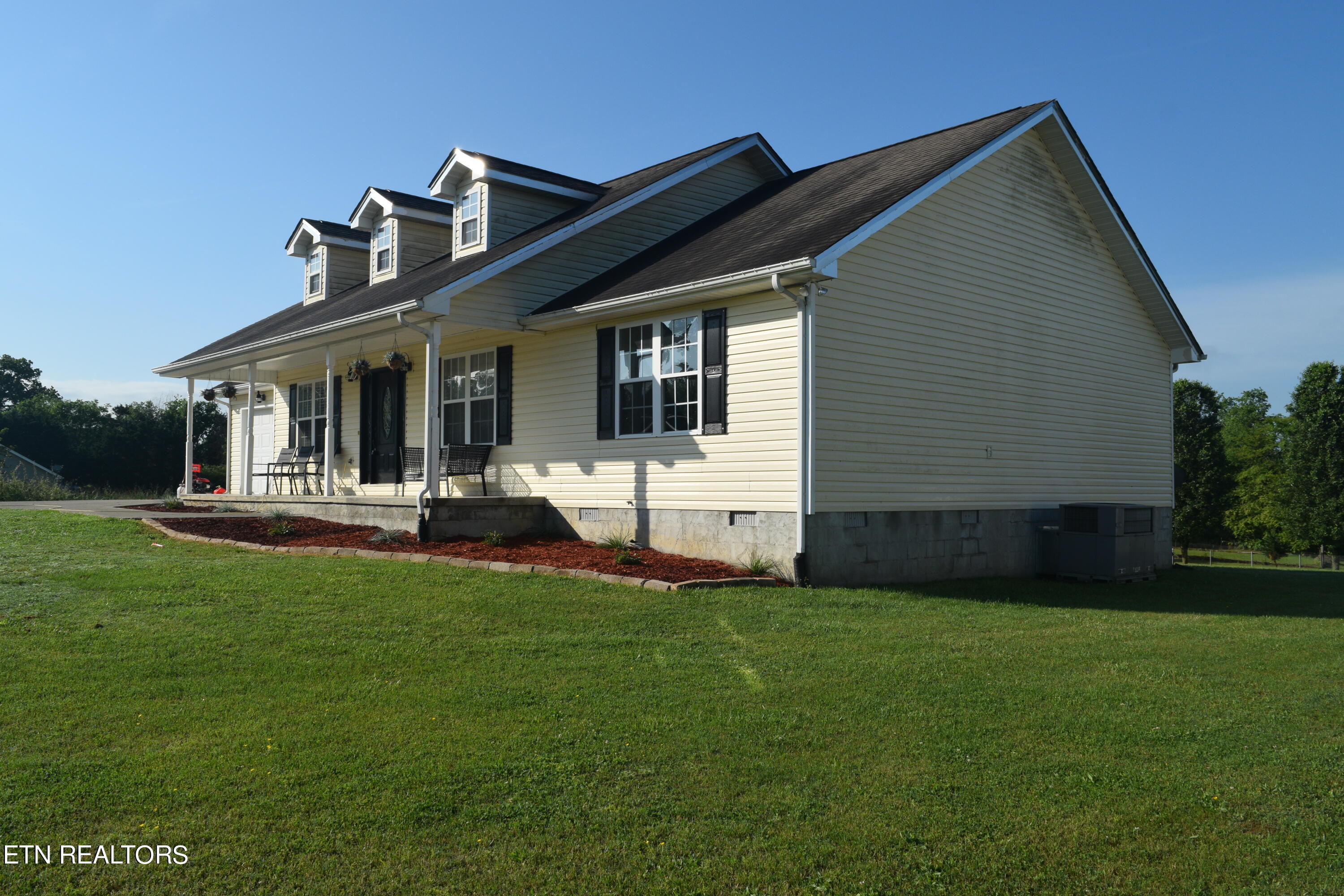 Photo 4 of 36 of 1040 Acorn Gap Rd house