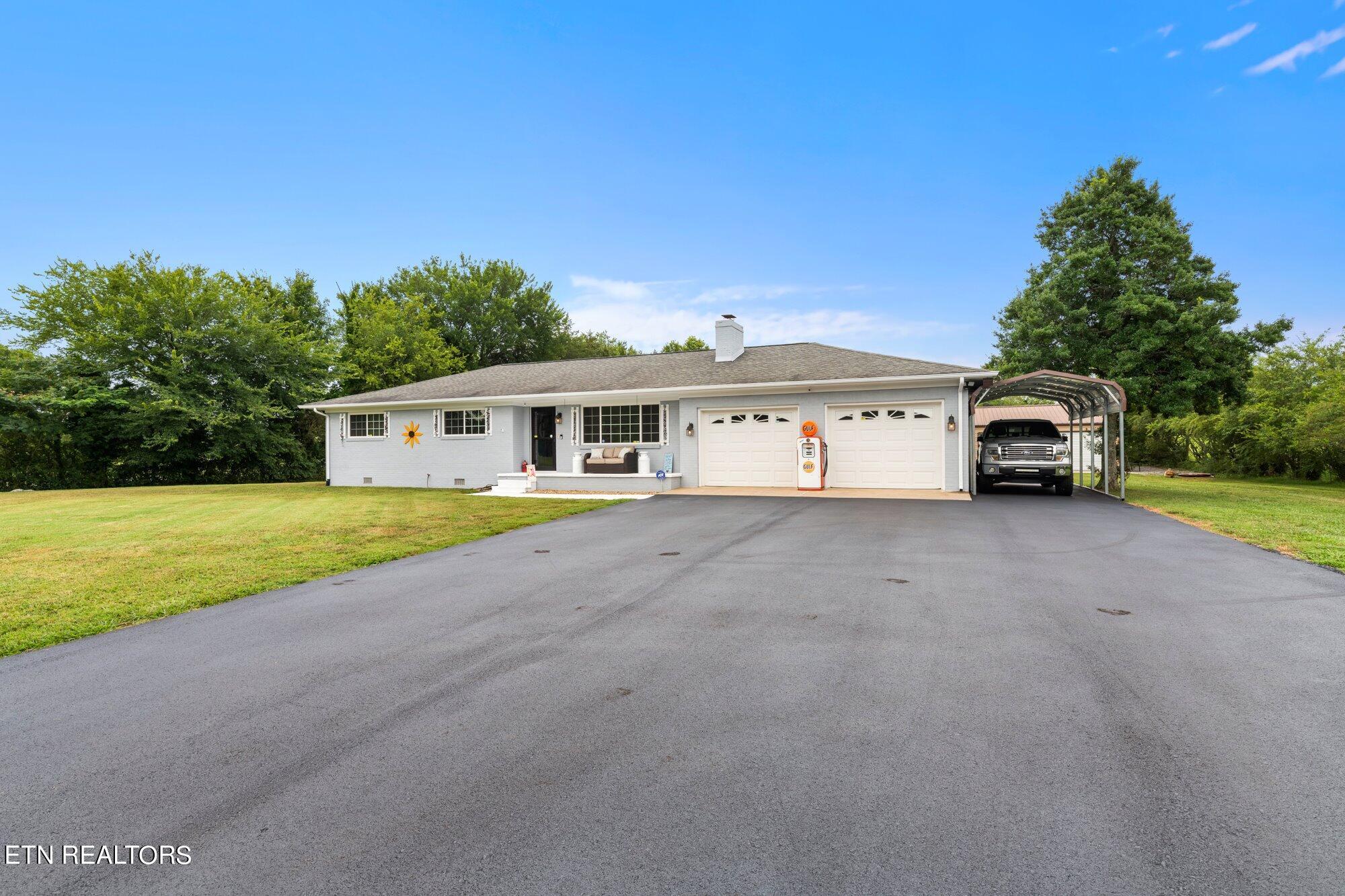 Photo 1 of 46 of 1201 S Tellico St house