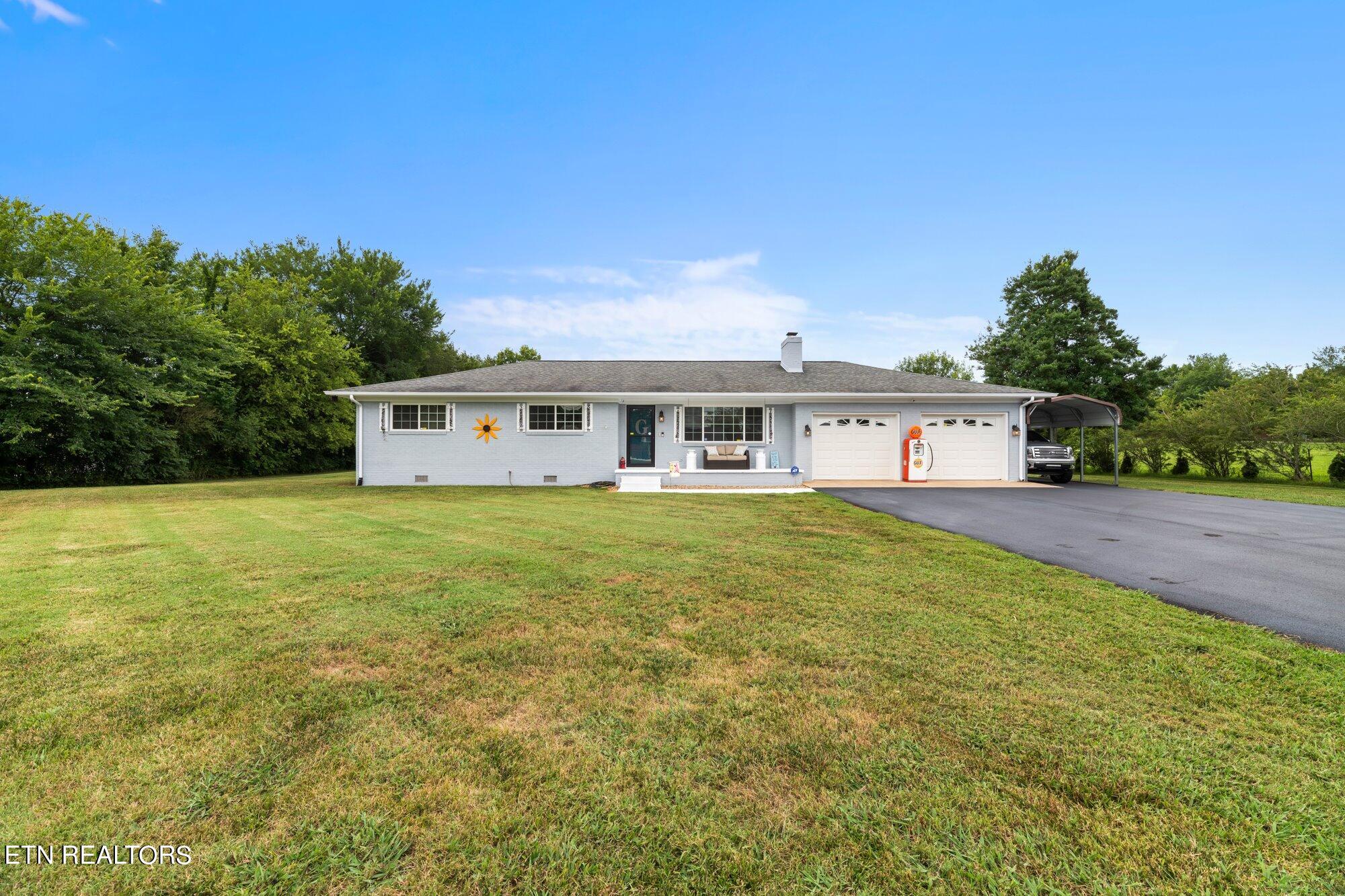 Photo 2 of 46 of 1201 S Tellico St house