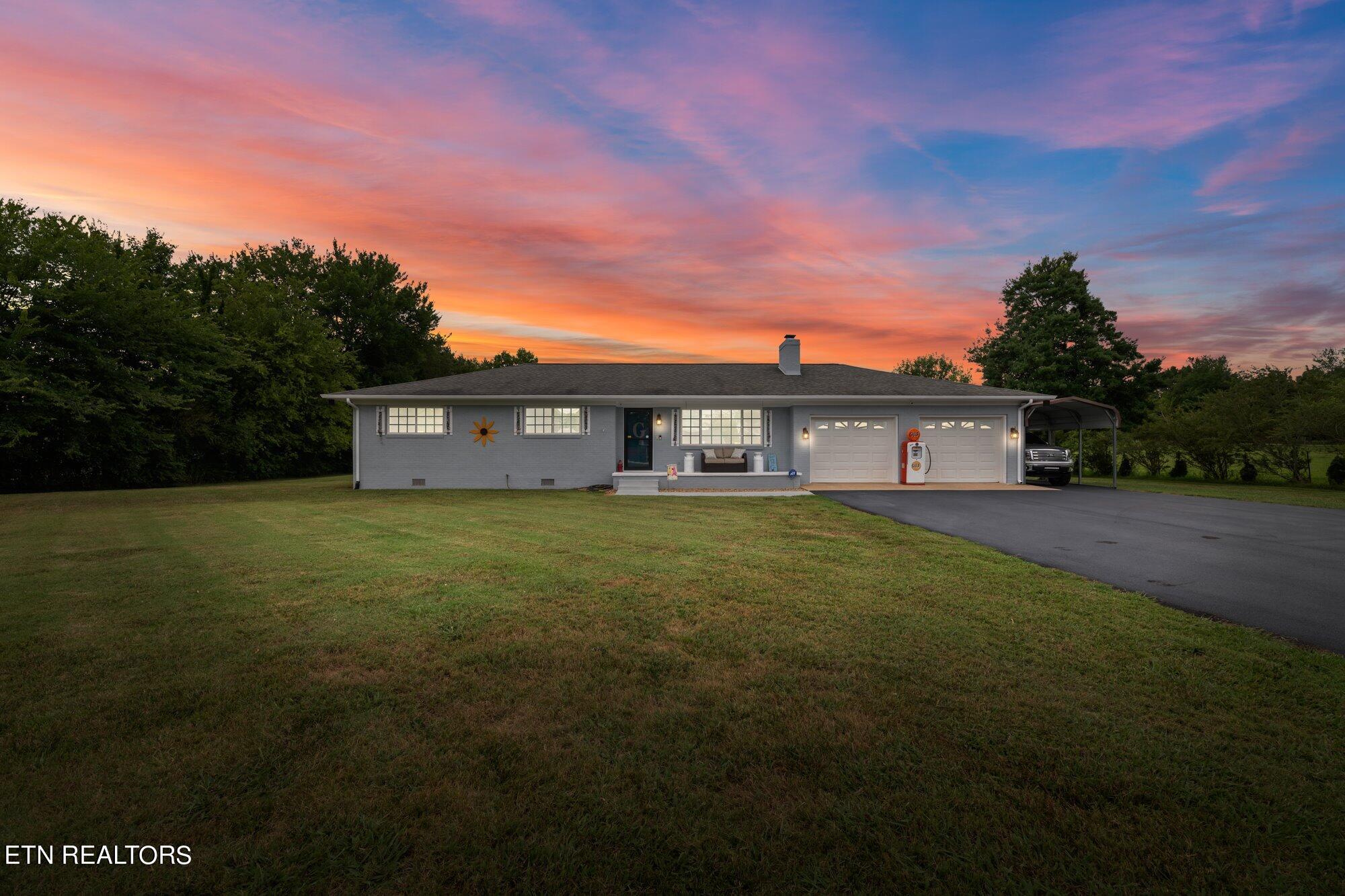 Photo 3 of 46 of 1201 S Tellico St house