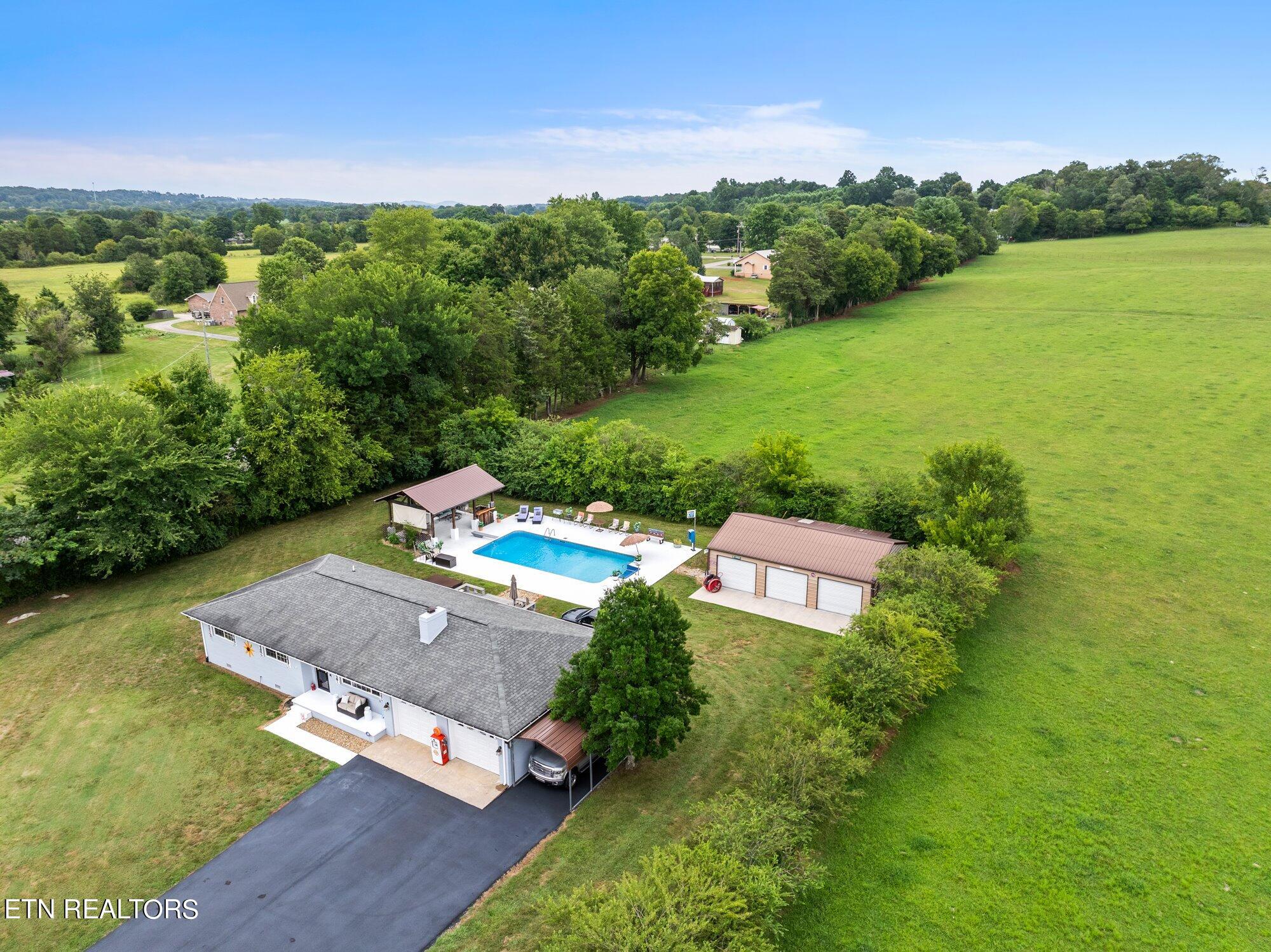 Photo 41 of 46 of 1201 S Tellico St house