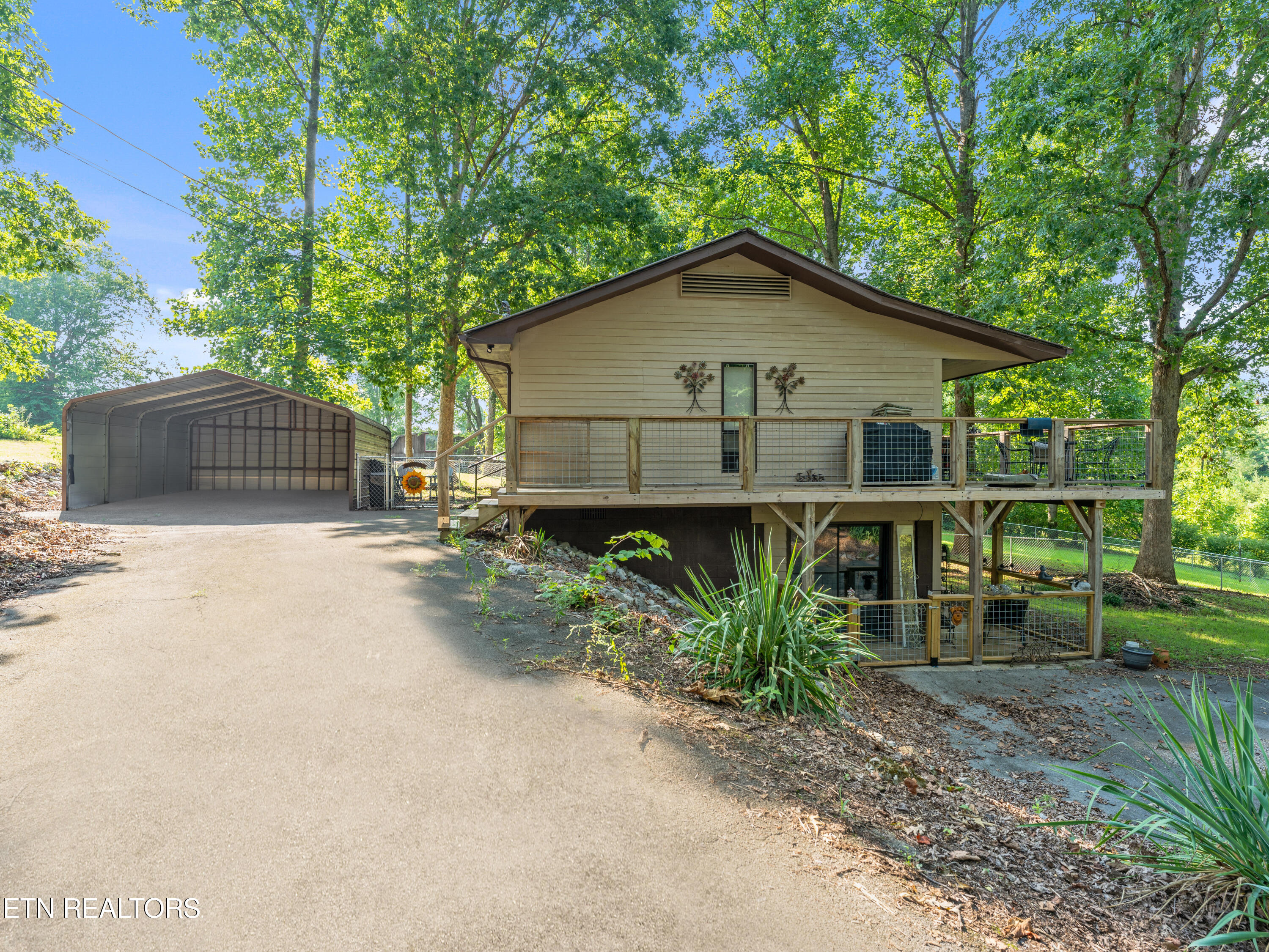 Photo 4 of 25 of 272 Watson Trac house