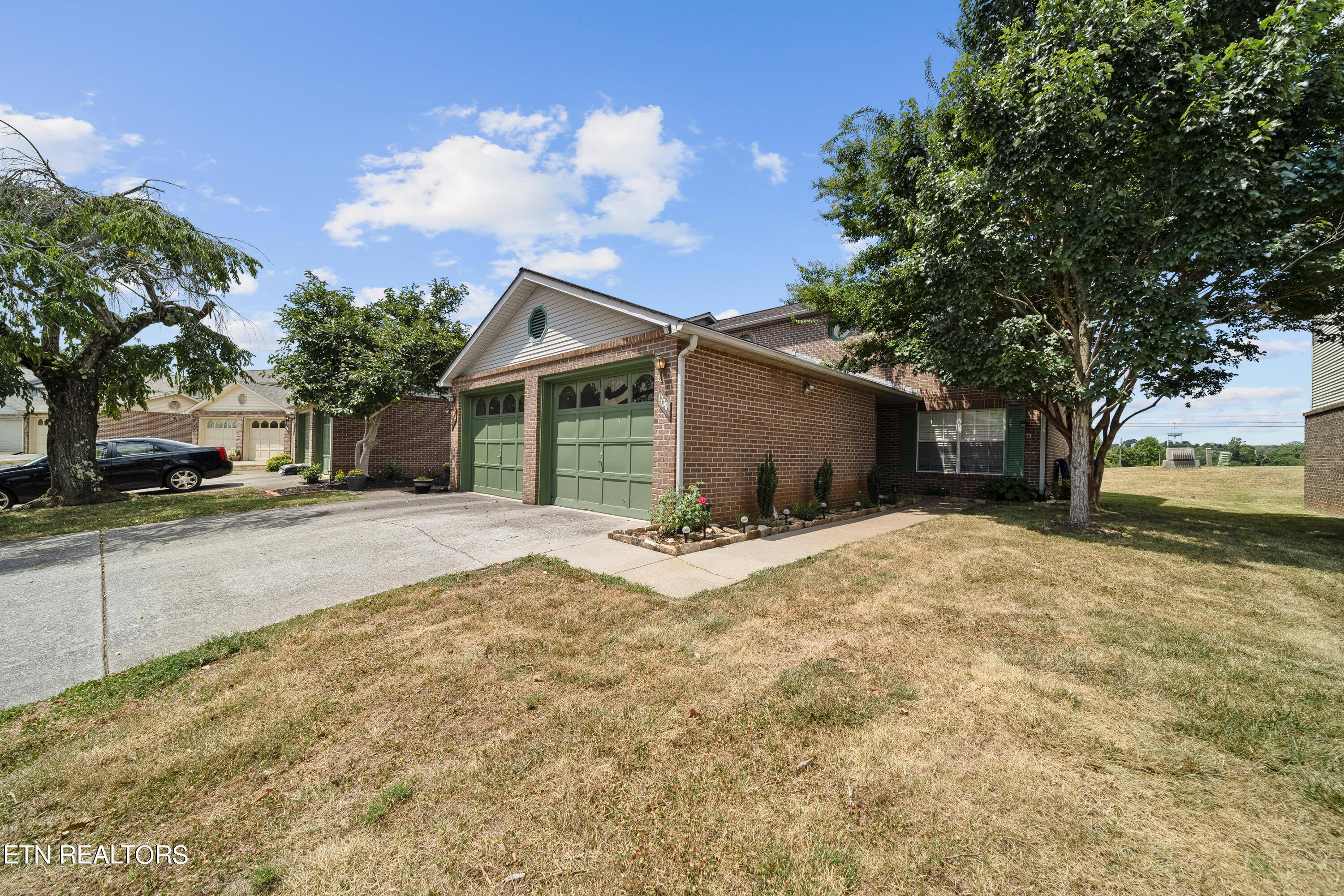 Photo 1 of 29 of 1736 William Blount Drive condo