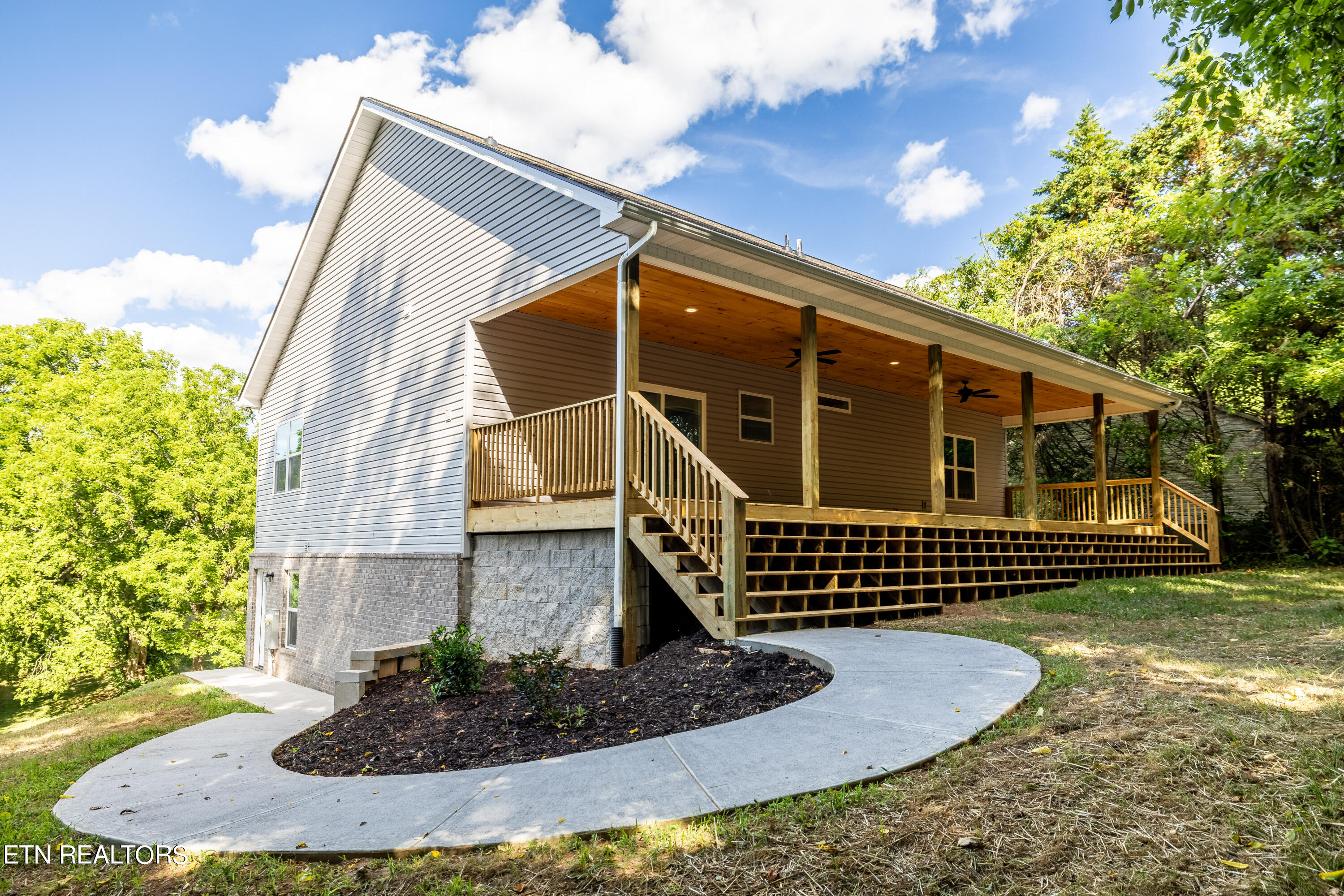 Photo 10 of 43 of 1159 Clendenen Rd house