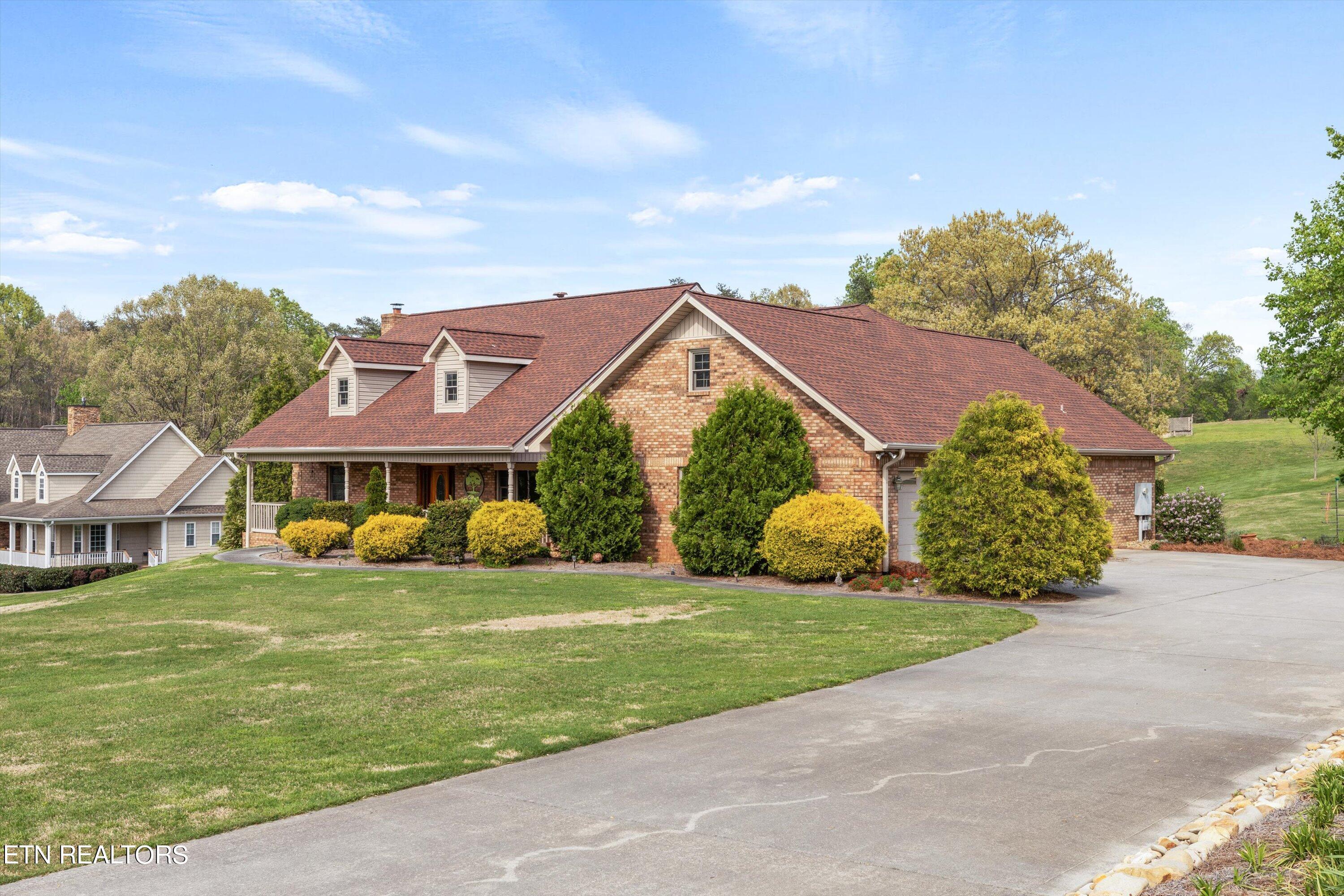 Photo 3 of 48 of 2142 Bolinger Rd house