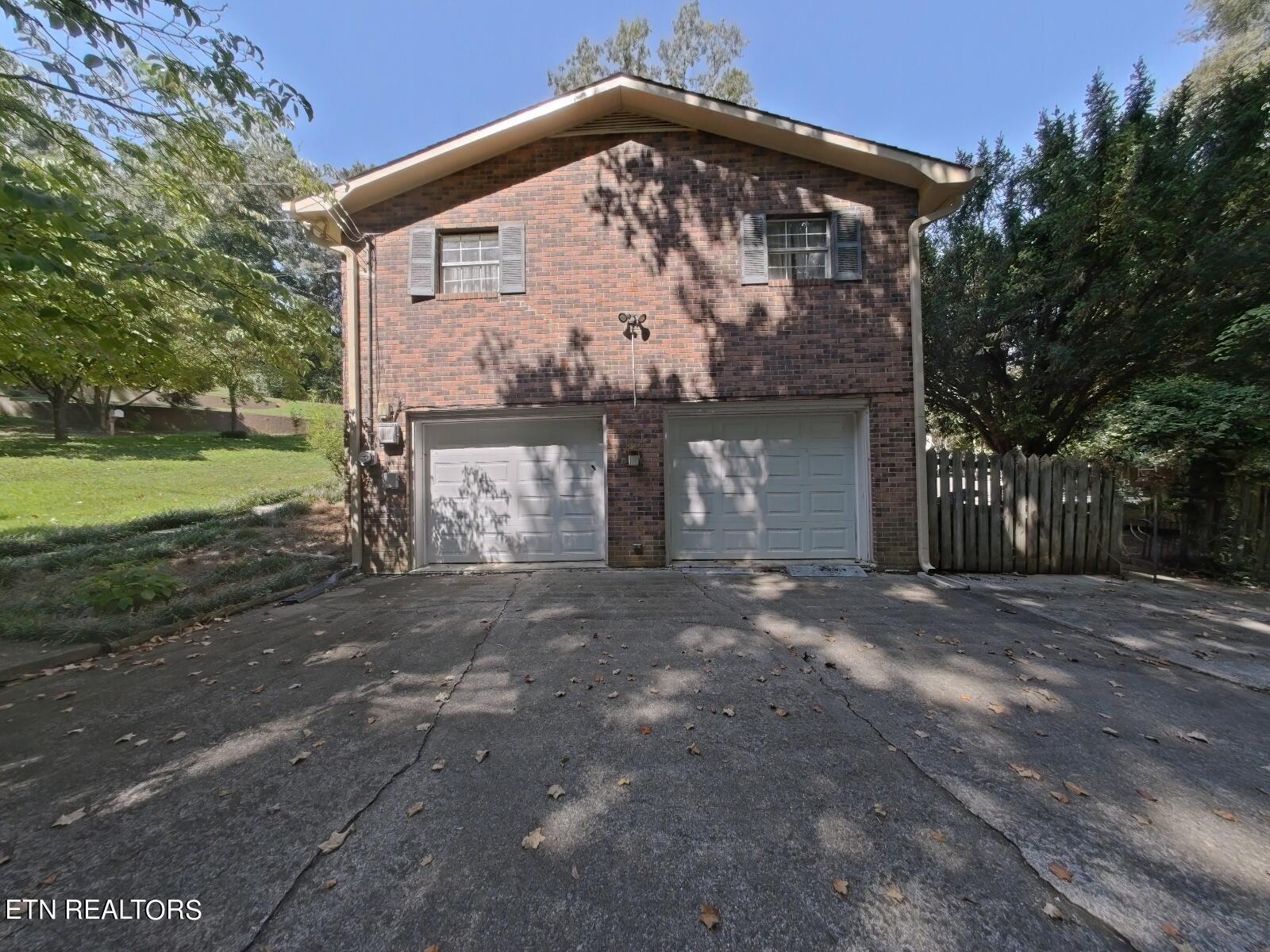 Photo 9 of 42 of 713 Greenwood Drive house