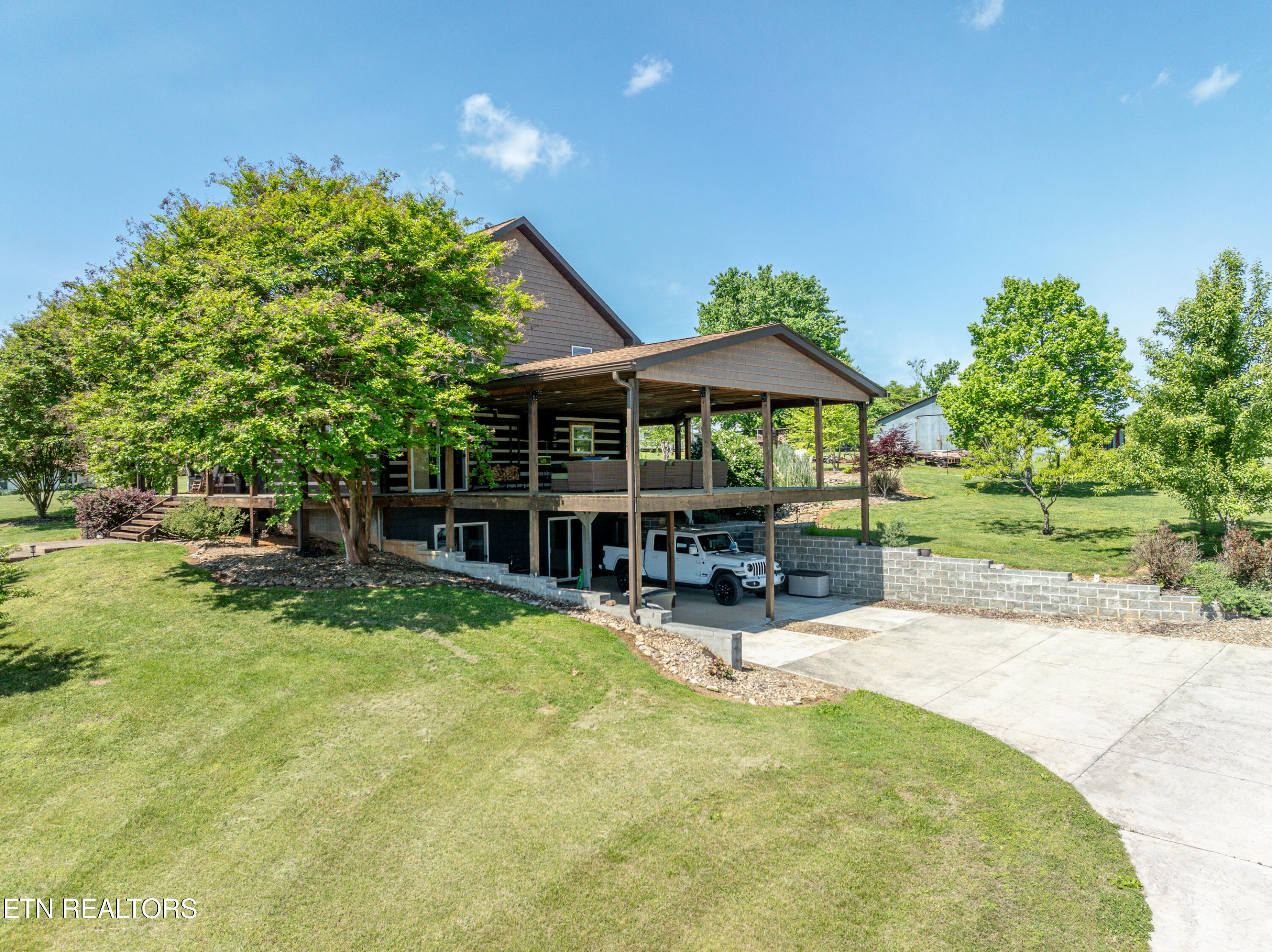 Photo 11 of 59 of 2132 Grey Ridge Rd house