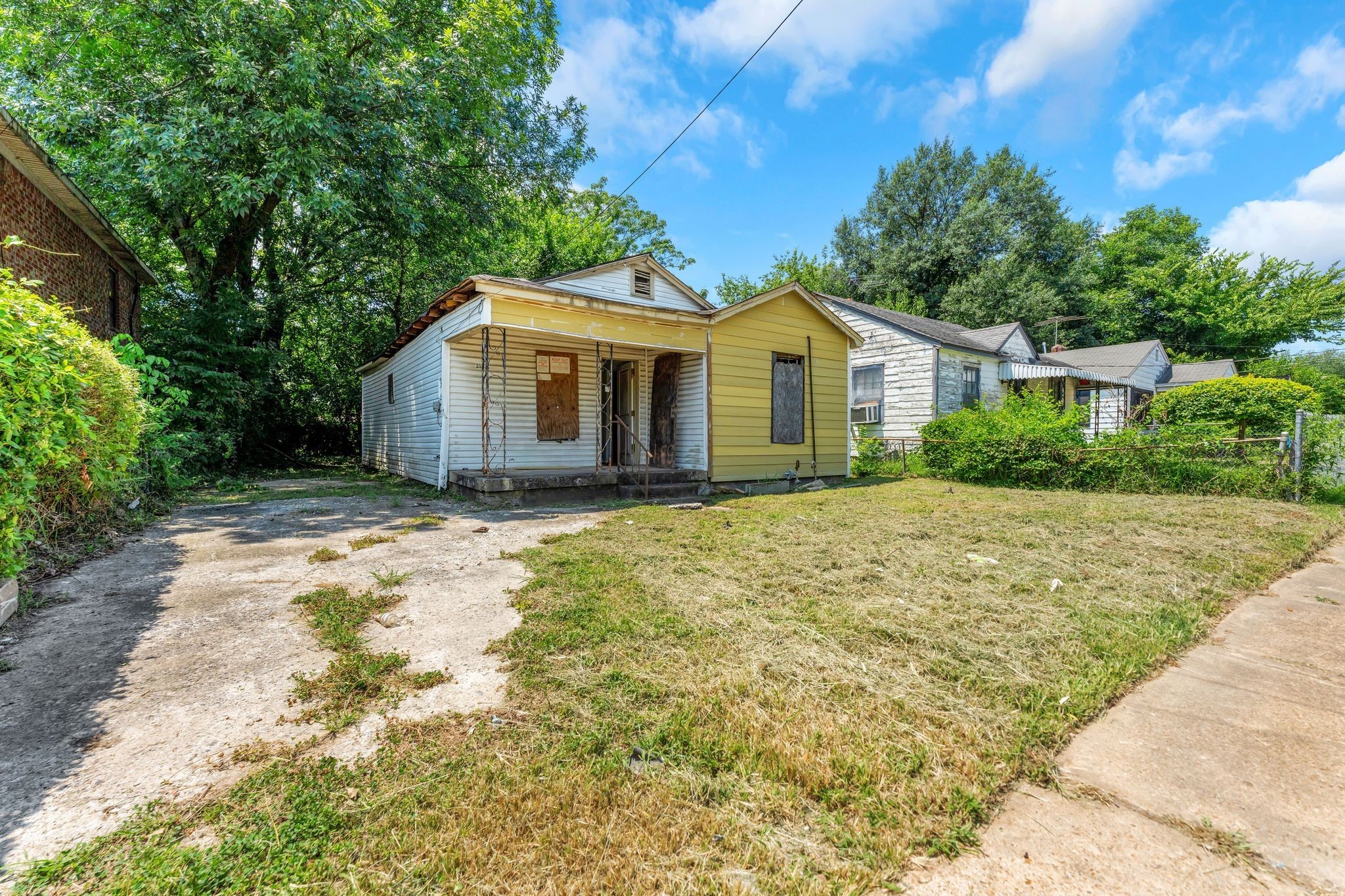 Photo 1 of 25 of 2151 Lyon Ave house