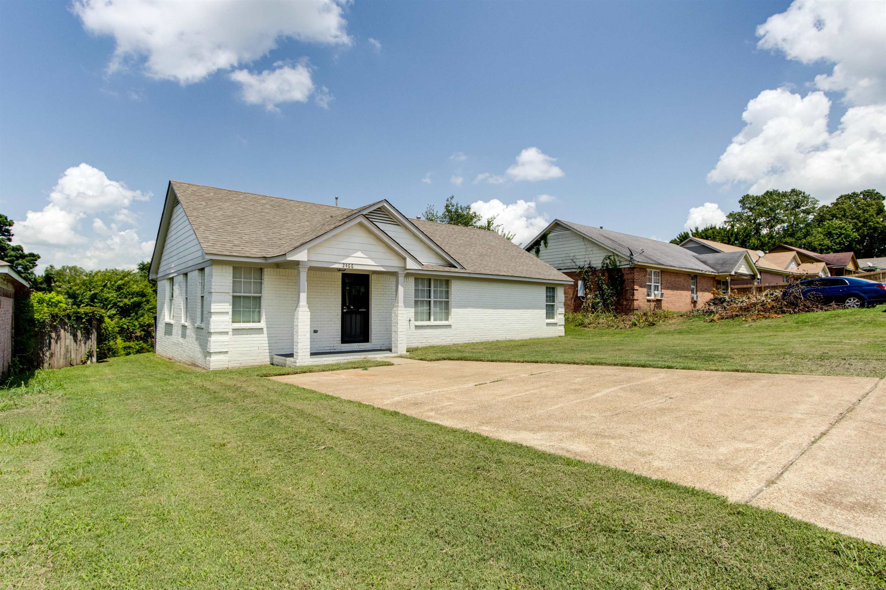 Photo 2 of 22 of 2466 WELLONS AVE house