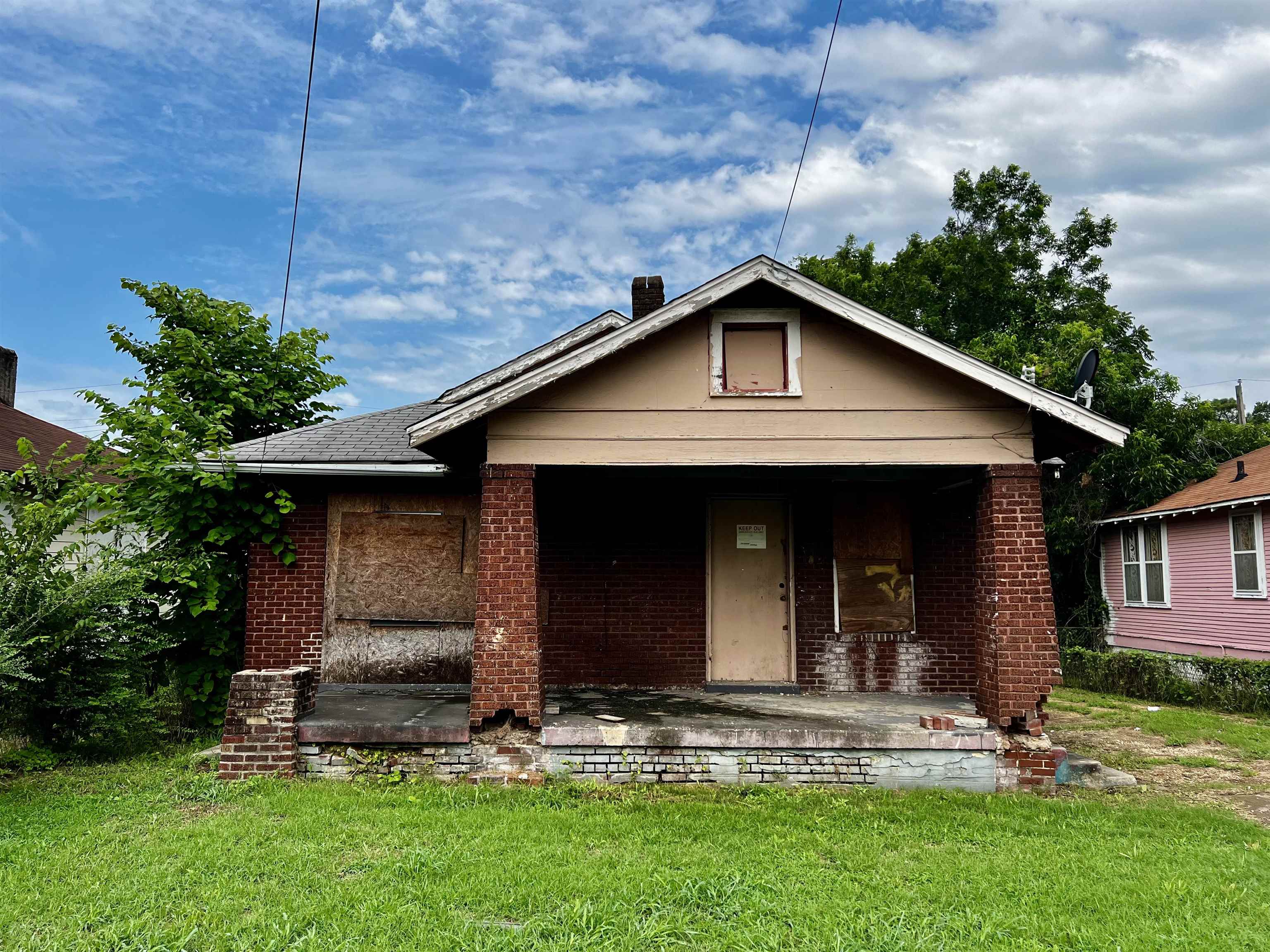 Photo 1 of 1 of 1427 S WILLETT ST house