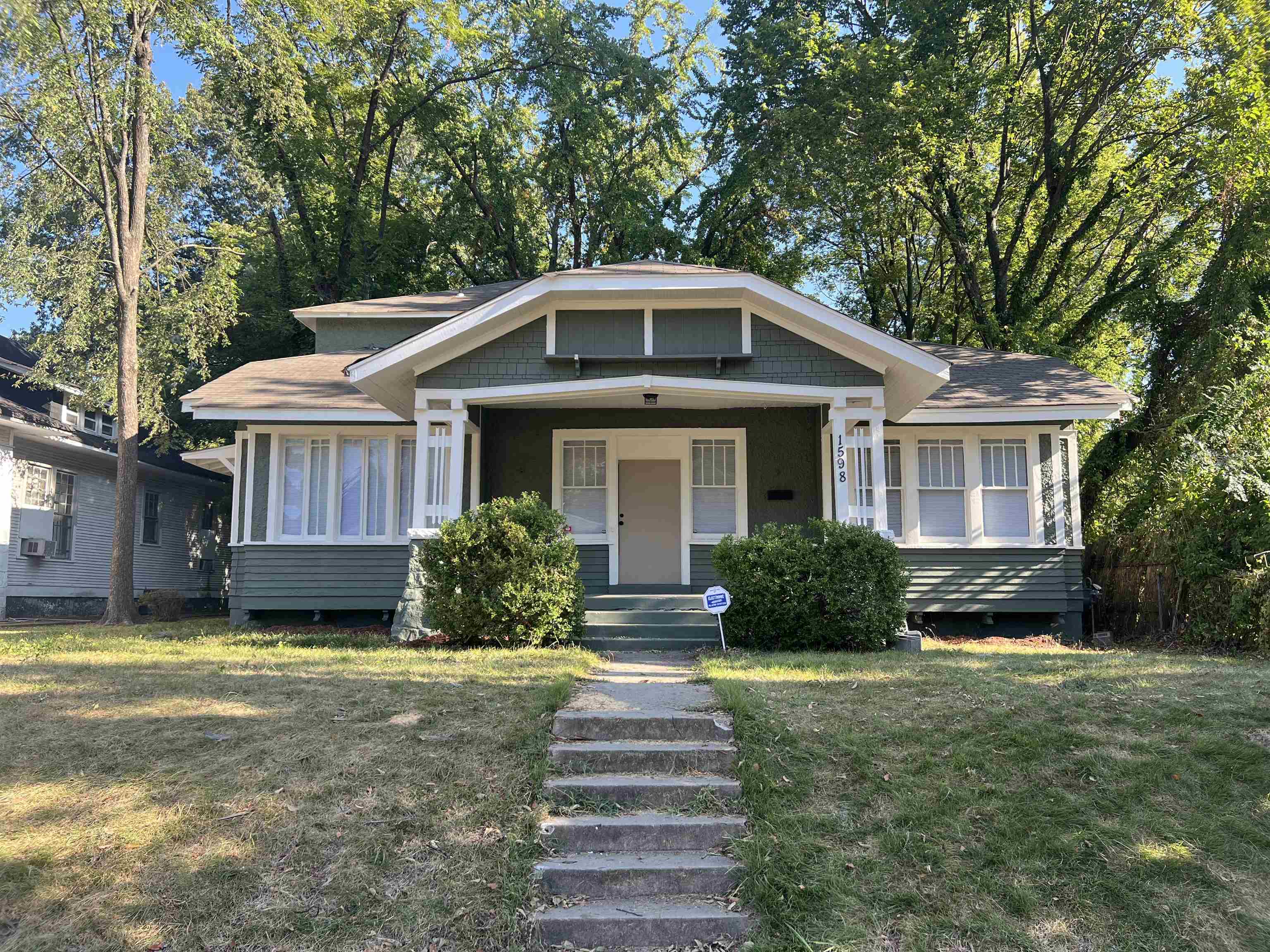 Photo 1 of 30 of 1598 NETHERWOOD AVE house