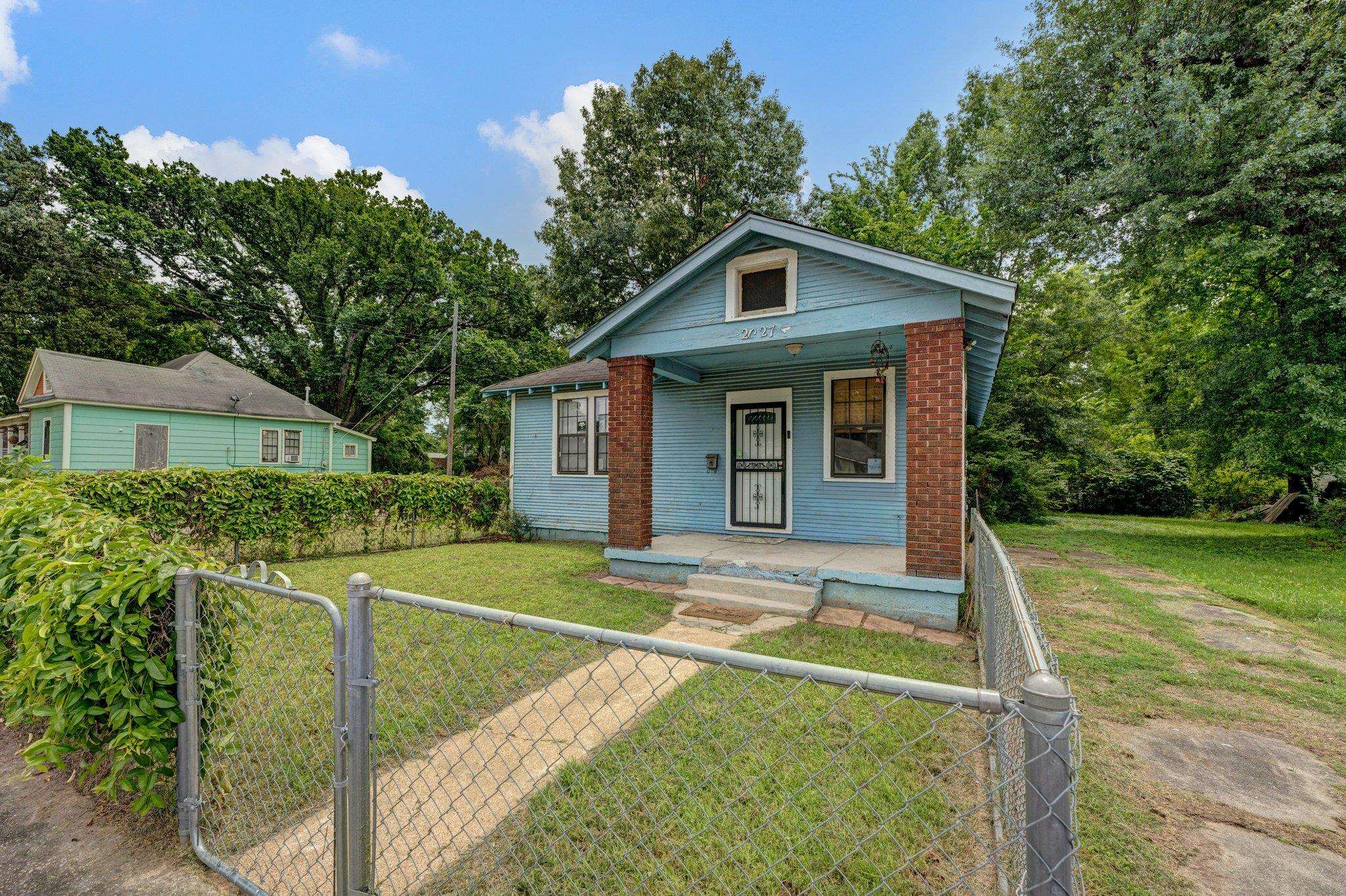 Photo 2 of 27 of 2027 SOUTHERN AVE house