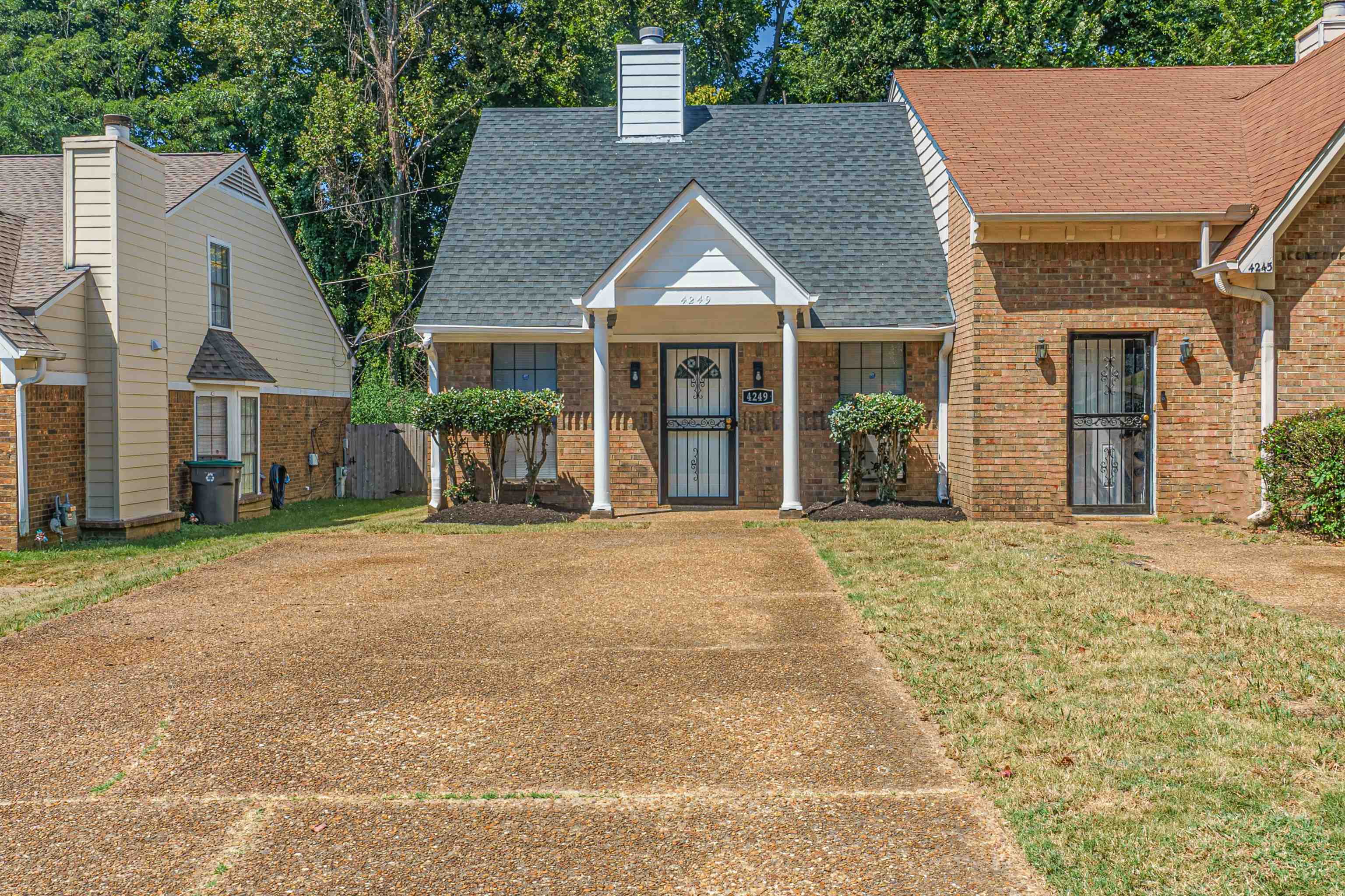 Photo 2 of 19 of 4249 CEDARTREE DR townhome