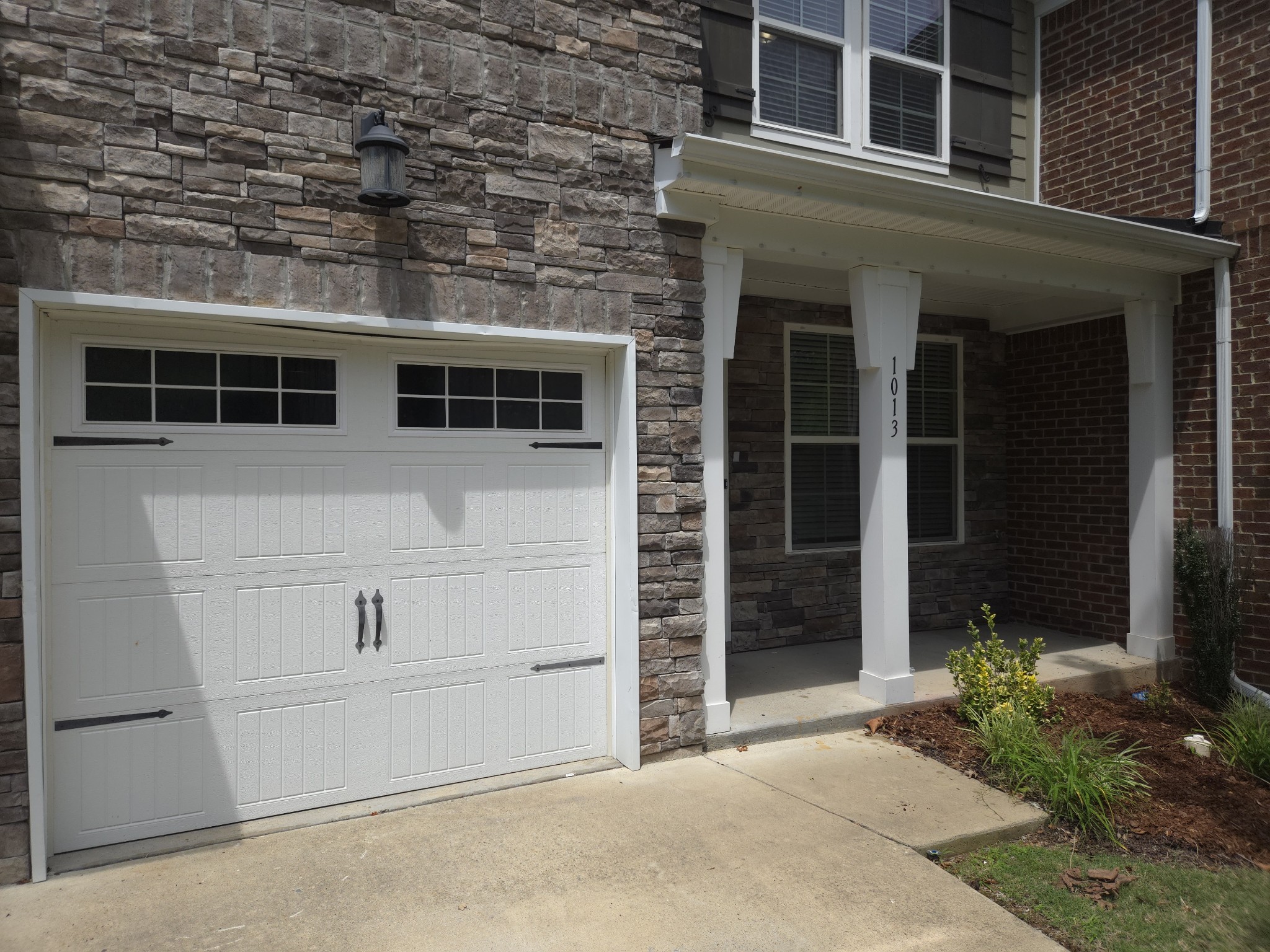 Photo 3 of 31 of 1013 Livingstone Ln townhome