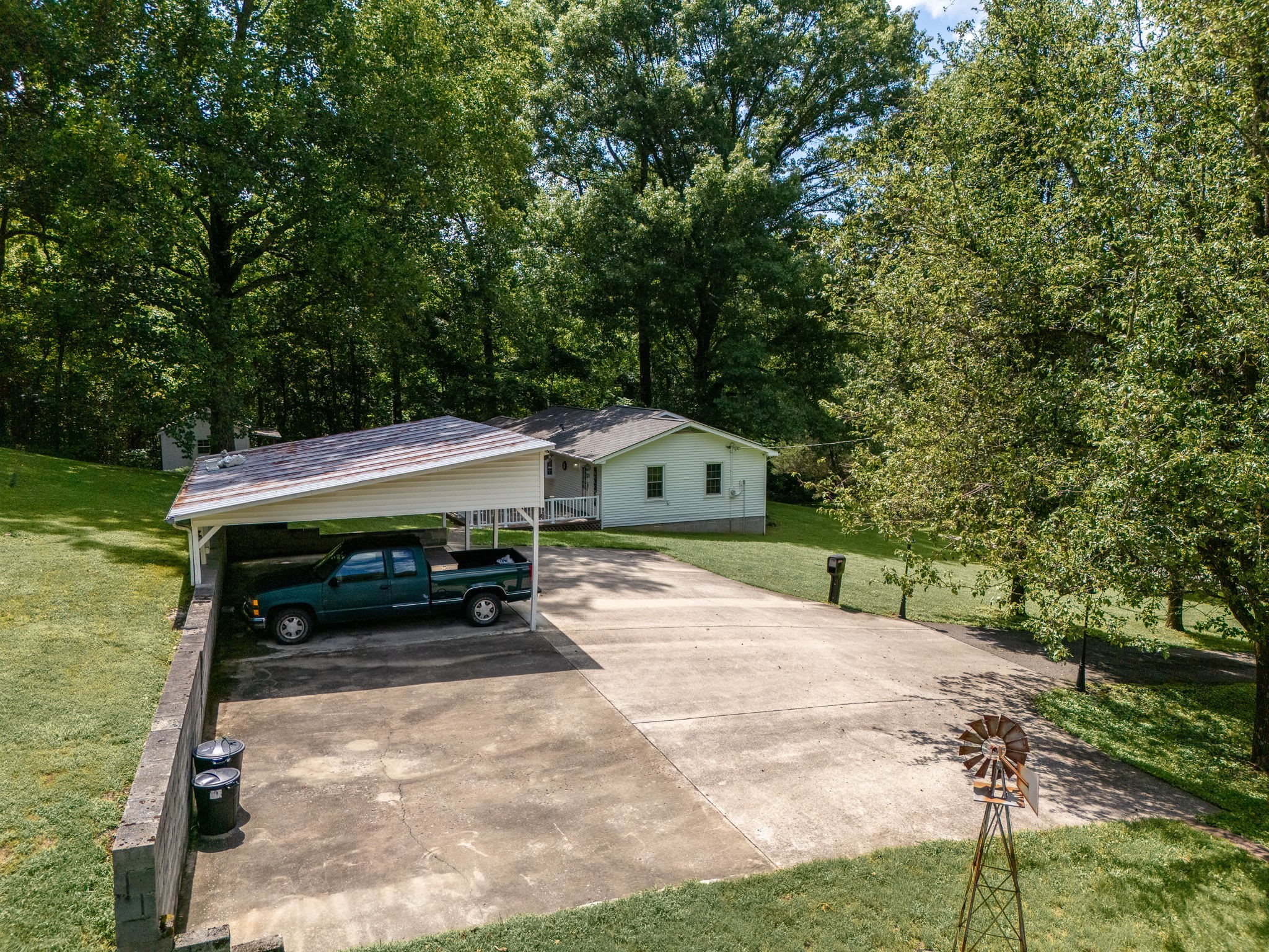 Photo 8 of 43 of 348 Rick Garland Rd house