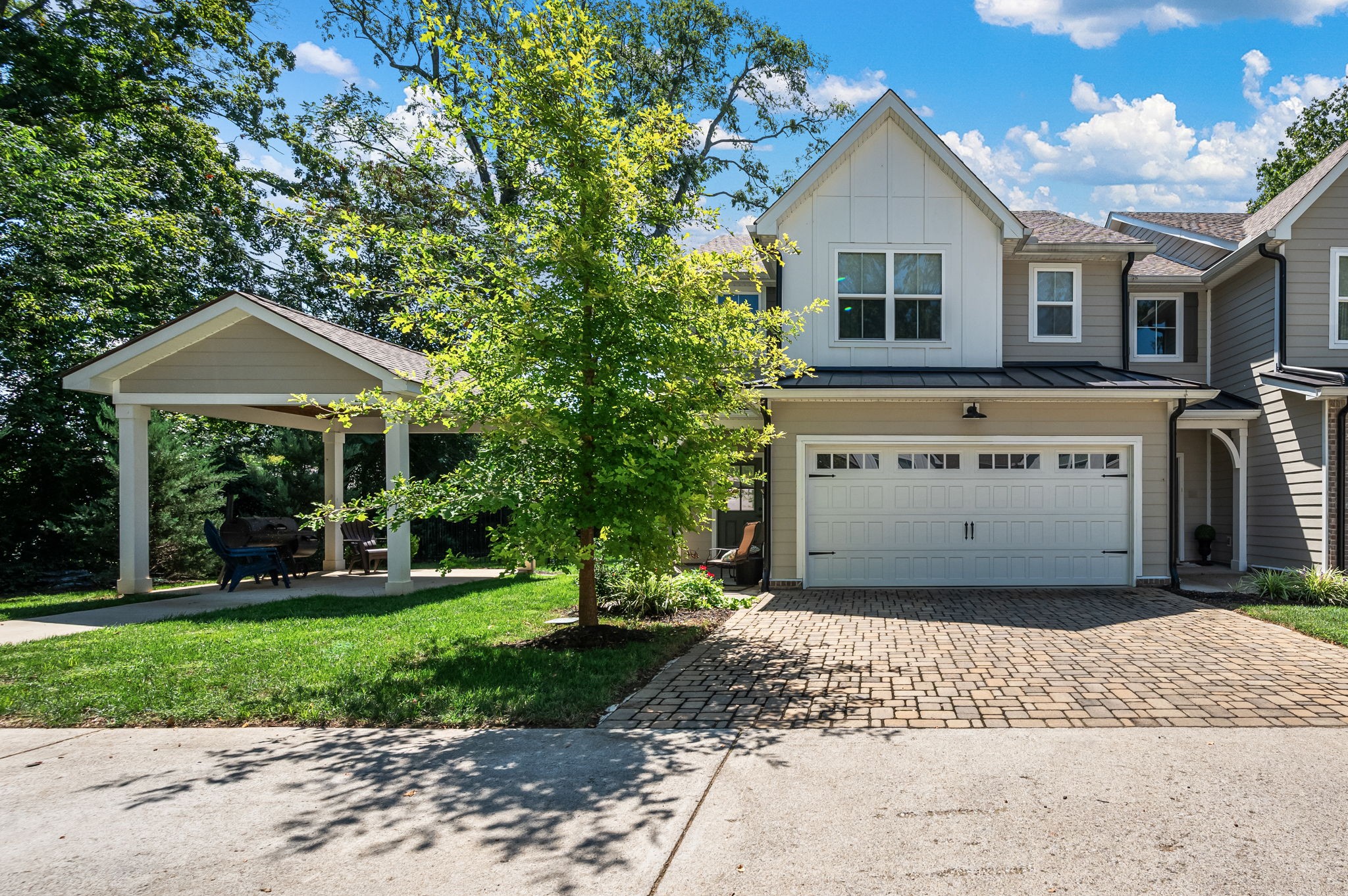 Photo 1 of 41 of 530 E Vine St B1 townhome